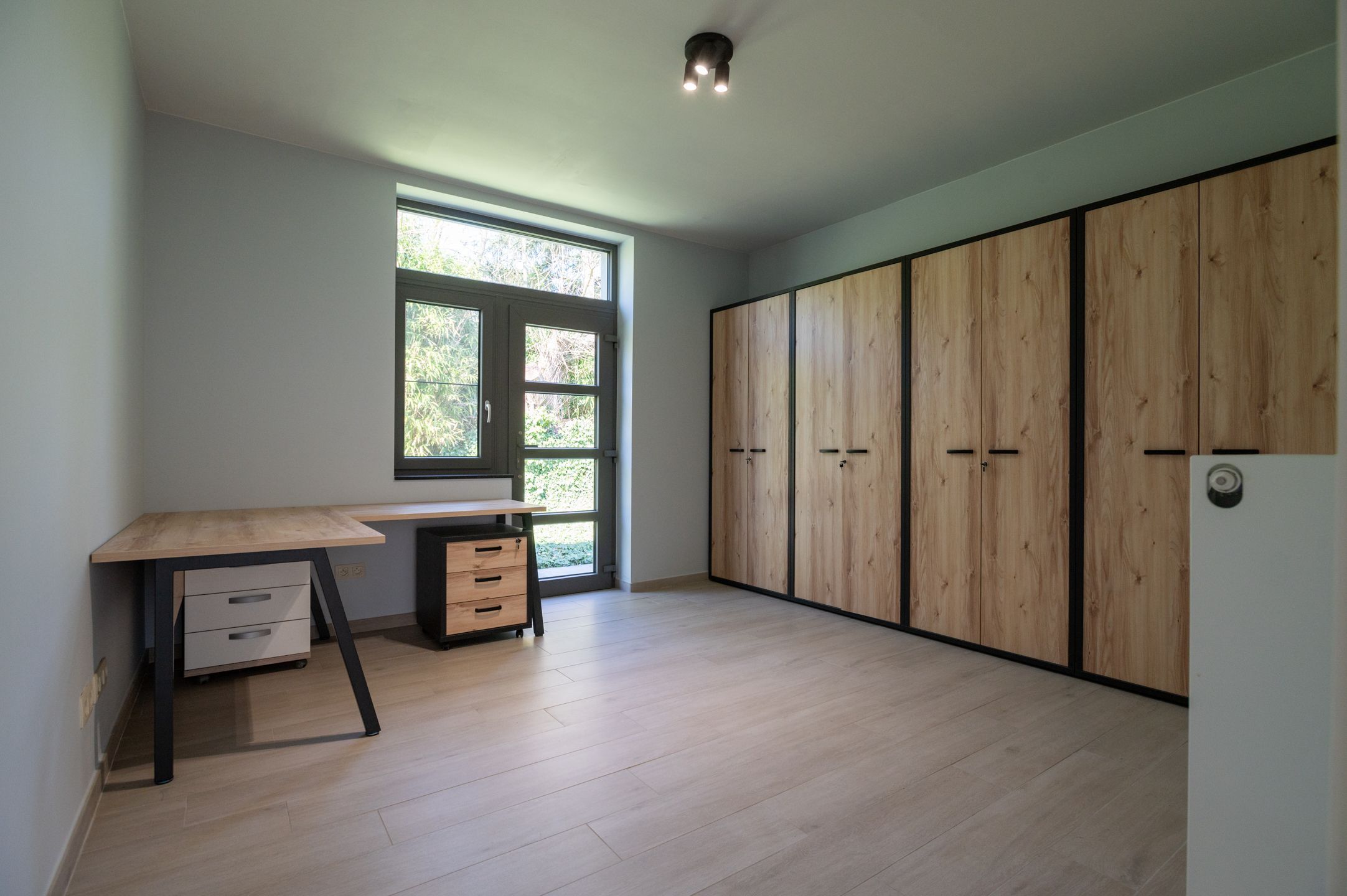 Unieke laagbouwvilla met polyvalente ruimte op ruim perceel in Brasschaat! foto 24