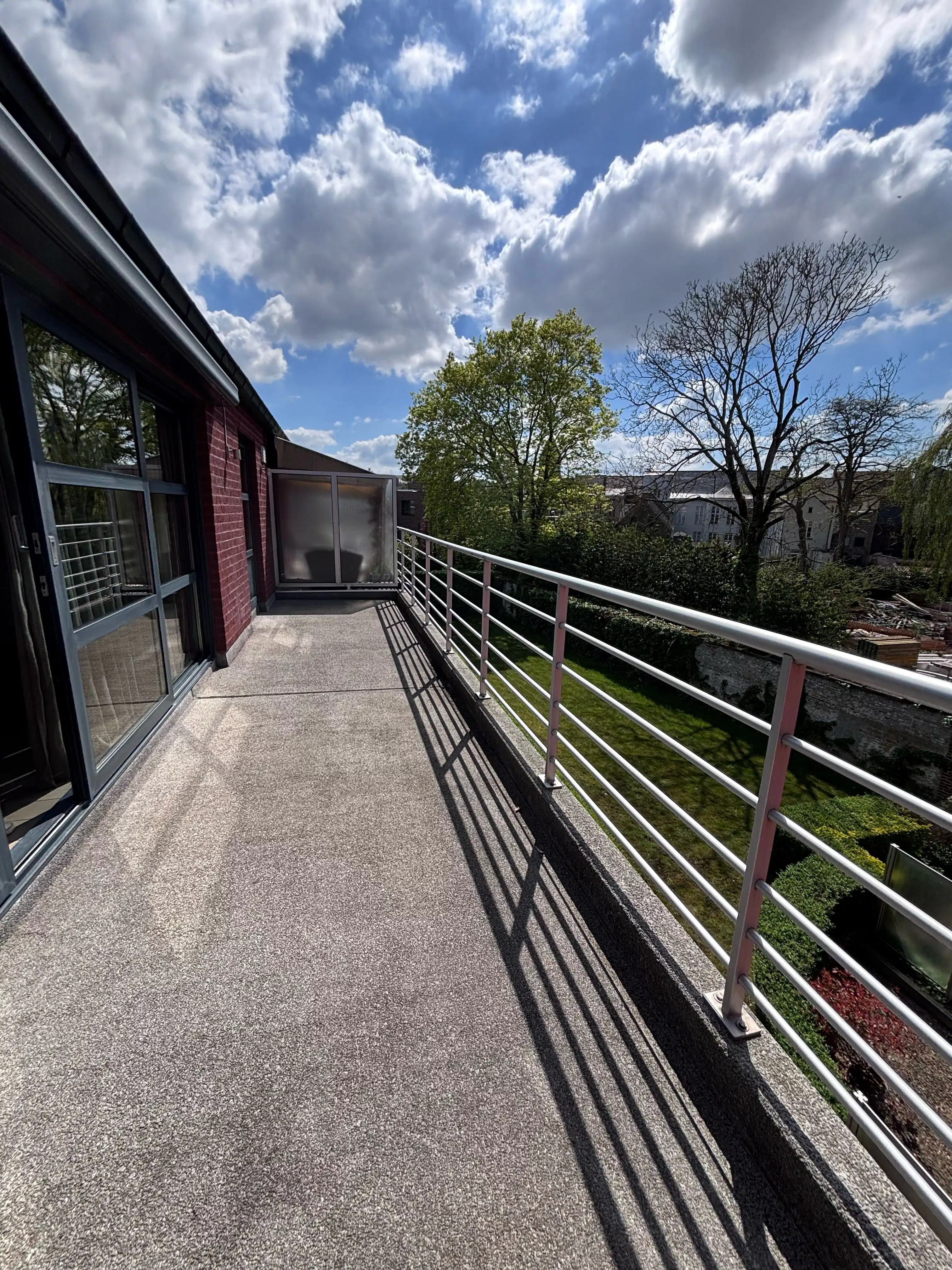 Schitterend appartement met ruim terras en privé garage foto 7
