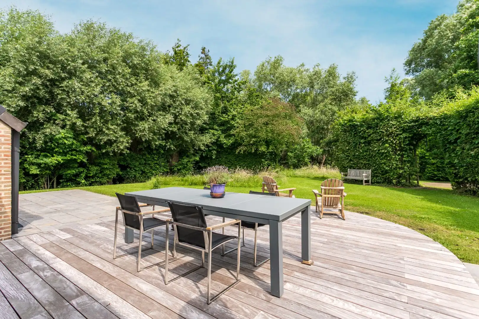 Ruime woning gelegen in een groene omgeving foto 14