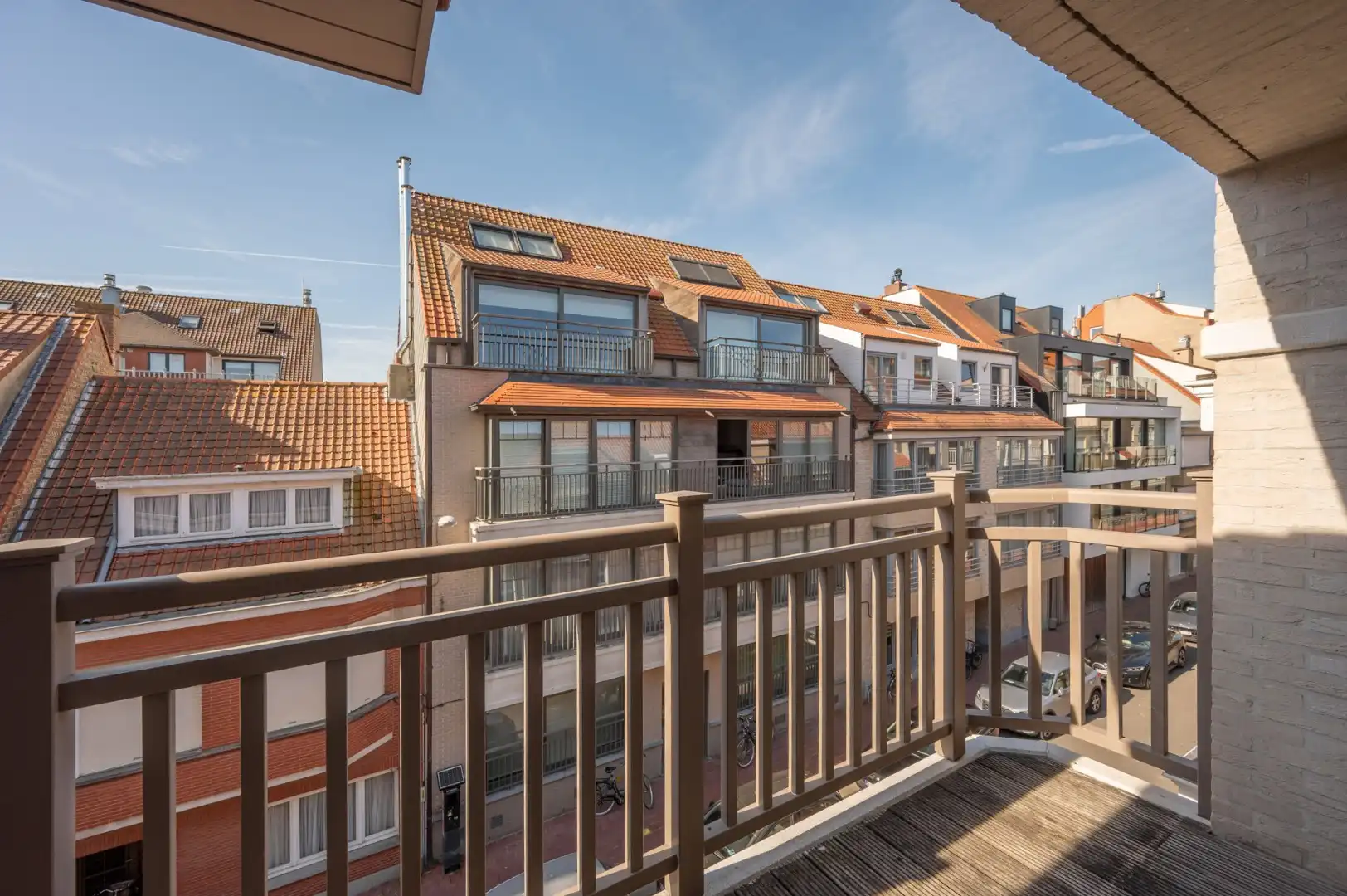Ruim appartement met zuidgericht terras nabij Lippenslaan, op wandelafstand van de Zeedijk foto 9