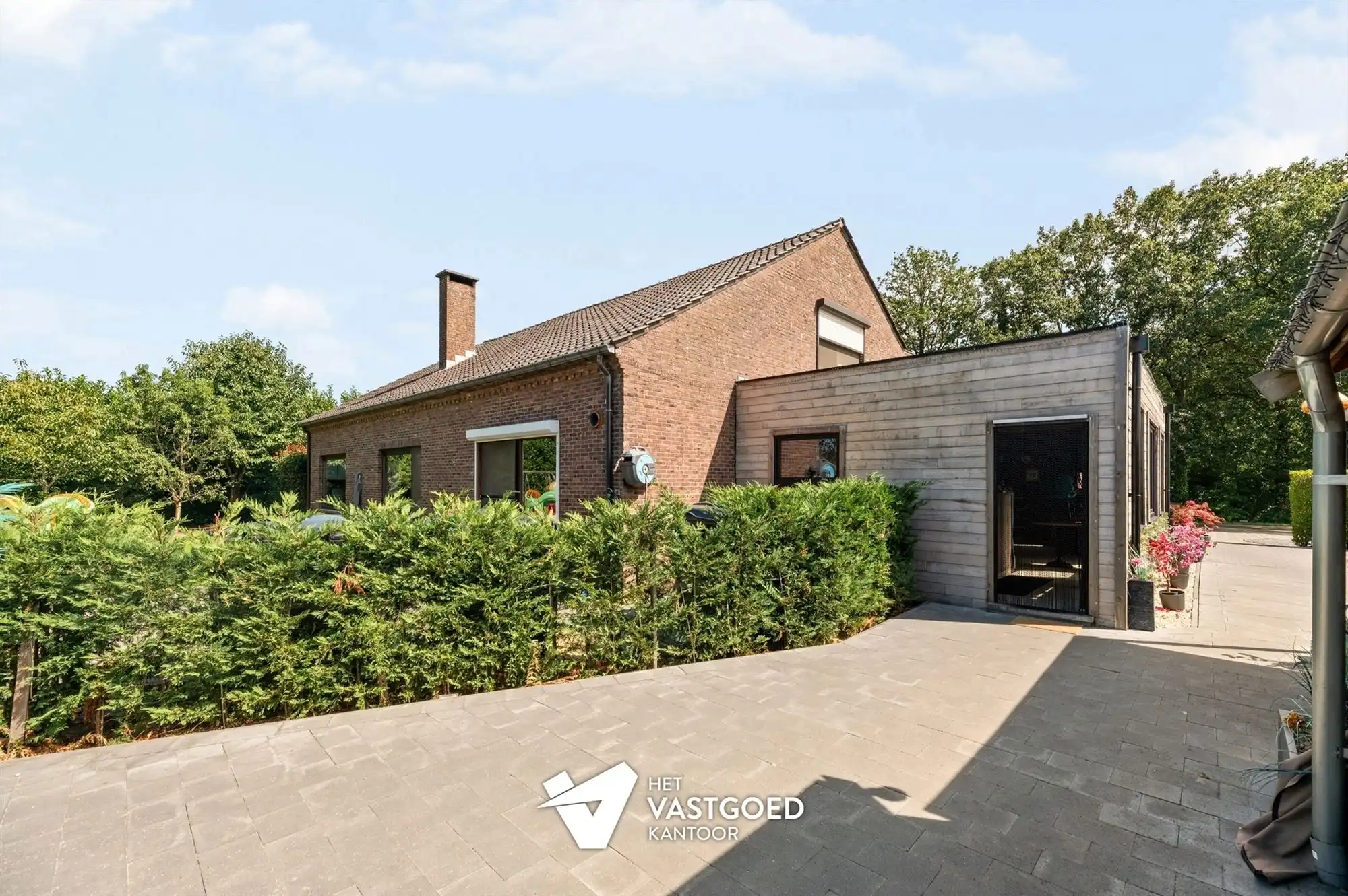 GOED DRAAIENDE HANDELSZAAK MET WOONST TE BALEN foto 36