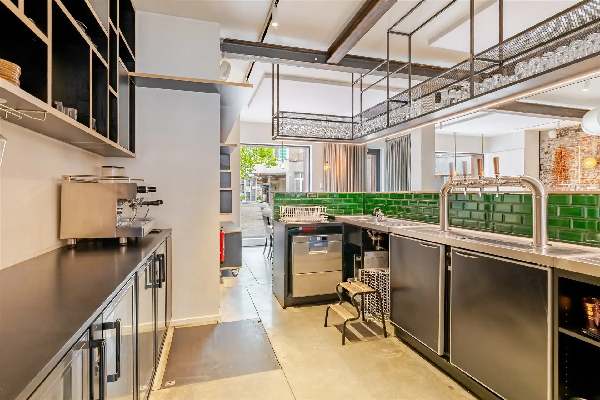 Instapklaar hoogwaardig restaurant inclusief inrichting en meubilair  foto 11