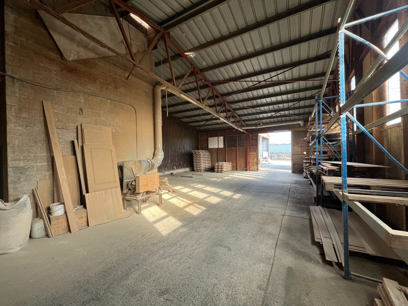 Bedrijfsgebouw met woning foto 13