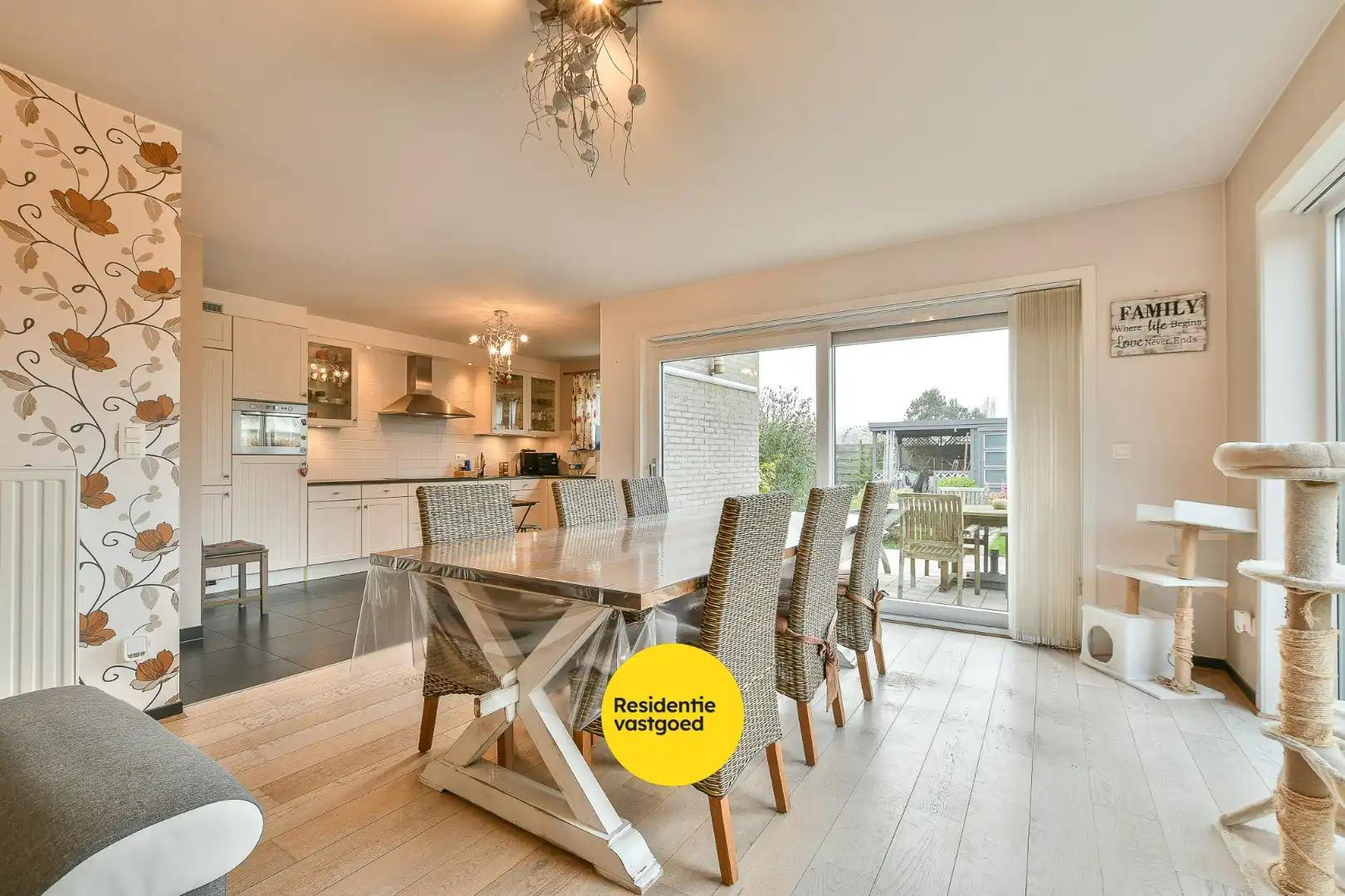 Instapklare halfopen woning met 3 slaapkamers en zonnige tuin in Vosseslag, vlakbij bos en duinen foto 3