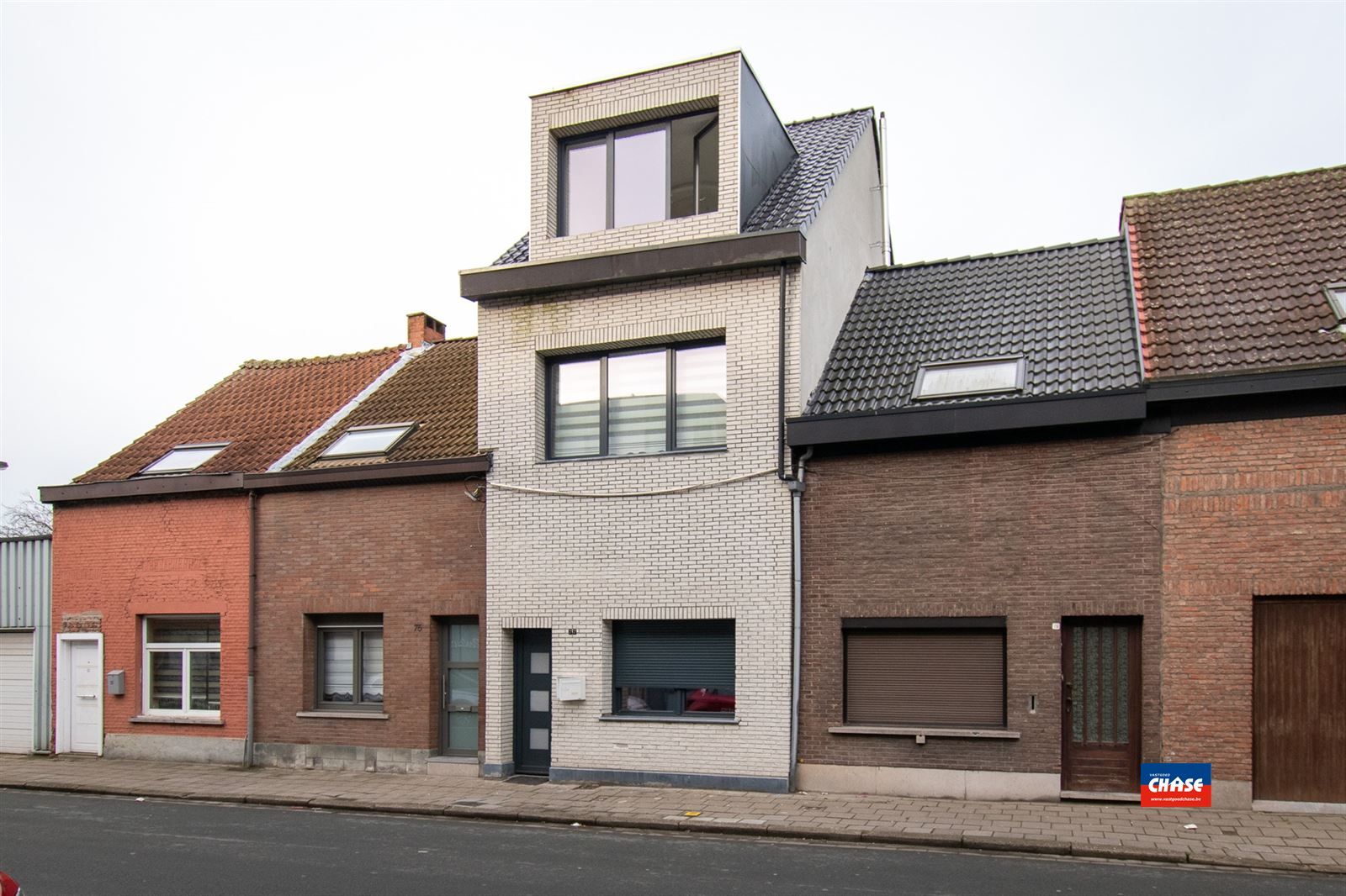 Gerenveerde woning met drie tot vier slpks en mooie tuin foto {{pictureIndex}}