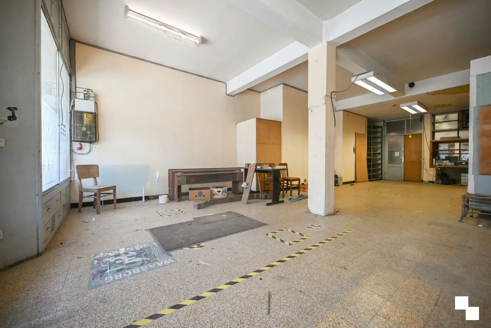 Handelspand met opslagruimte en kelder op toplocatie te Kortrijk foto 2