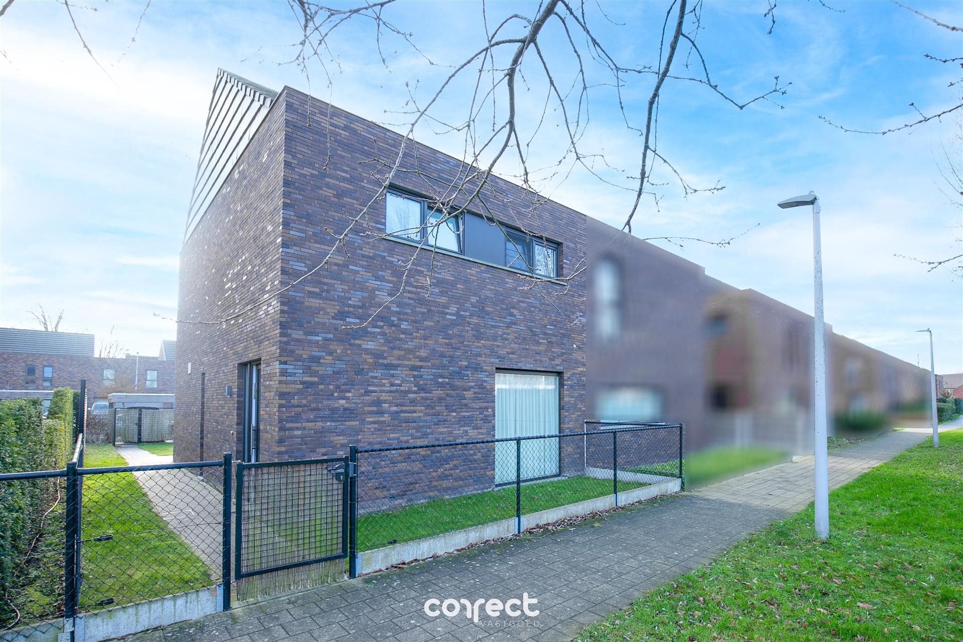 Energiezuinige halfopen bebouwing foto {{pictureIndex}}