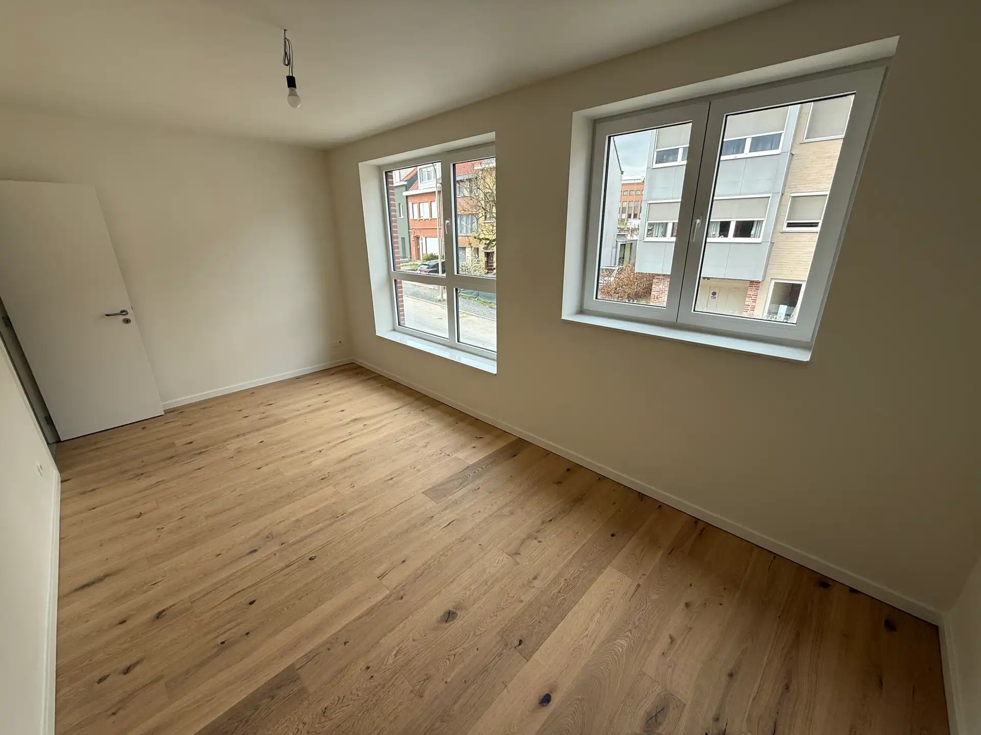 Nieuwbouwwoning met 3 slaapkamers, tuin en carport foto 8