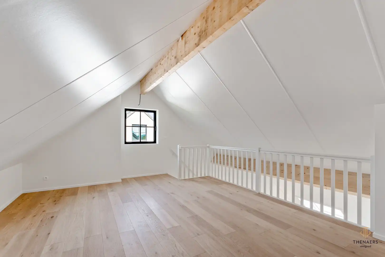 LOT 5 - Instapklare "luxe" en "energiezuinige" nieuwbouwwoning met 4 slaapkamers en 2 badkamers. foto 24