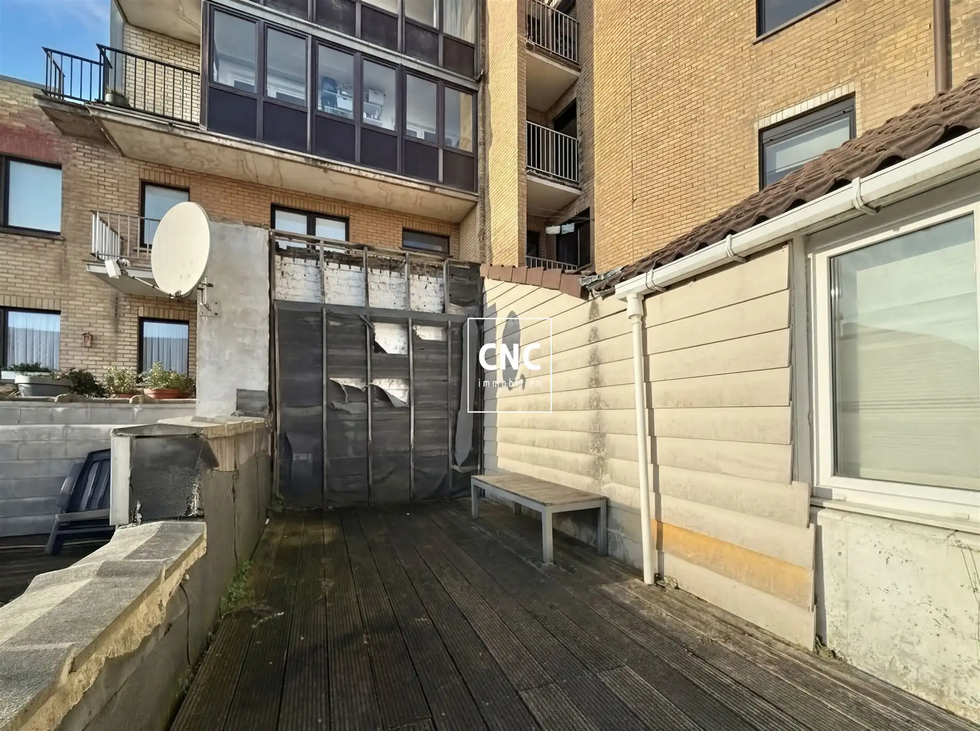 Rijwoning met renovatiepotentieel in het hart van Heist foto 8