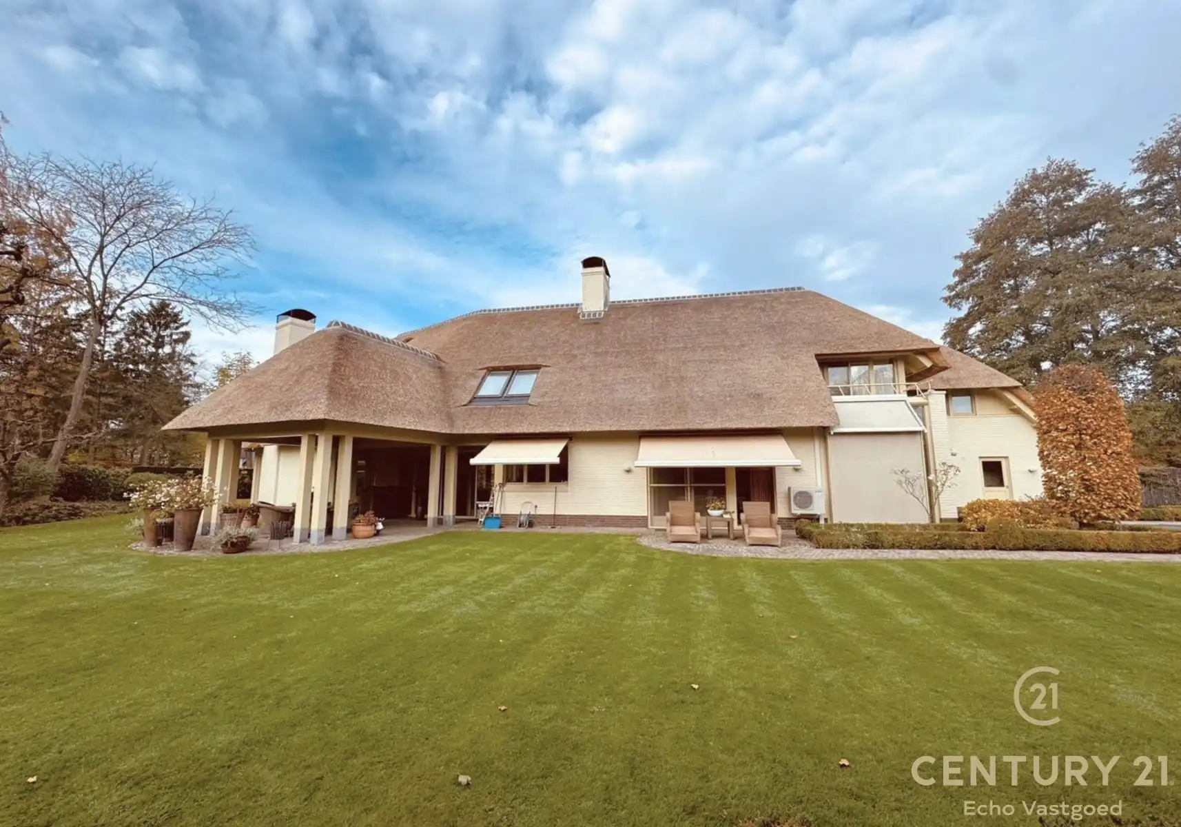 Ruime, charmante villa op royaal perceel met zwembad foto 23