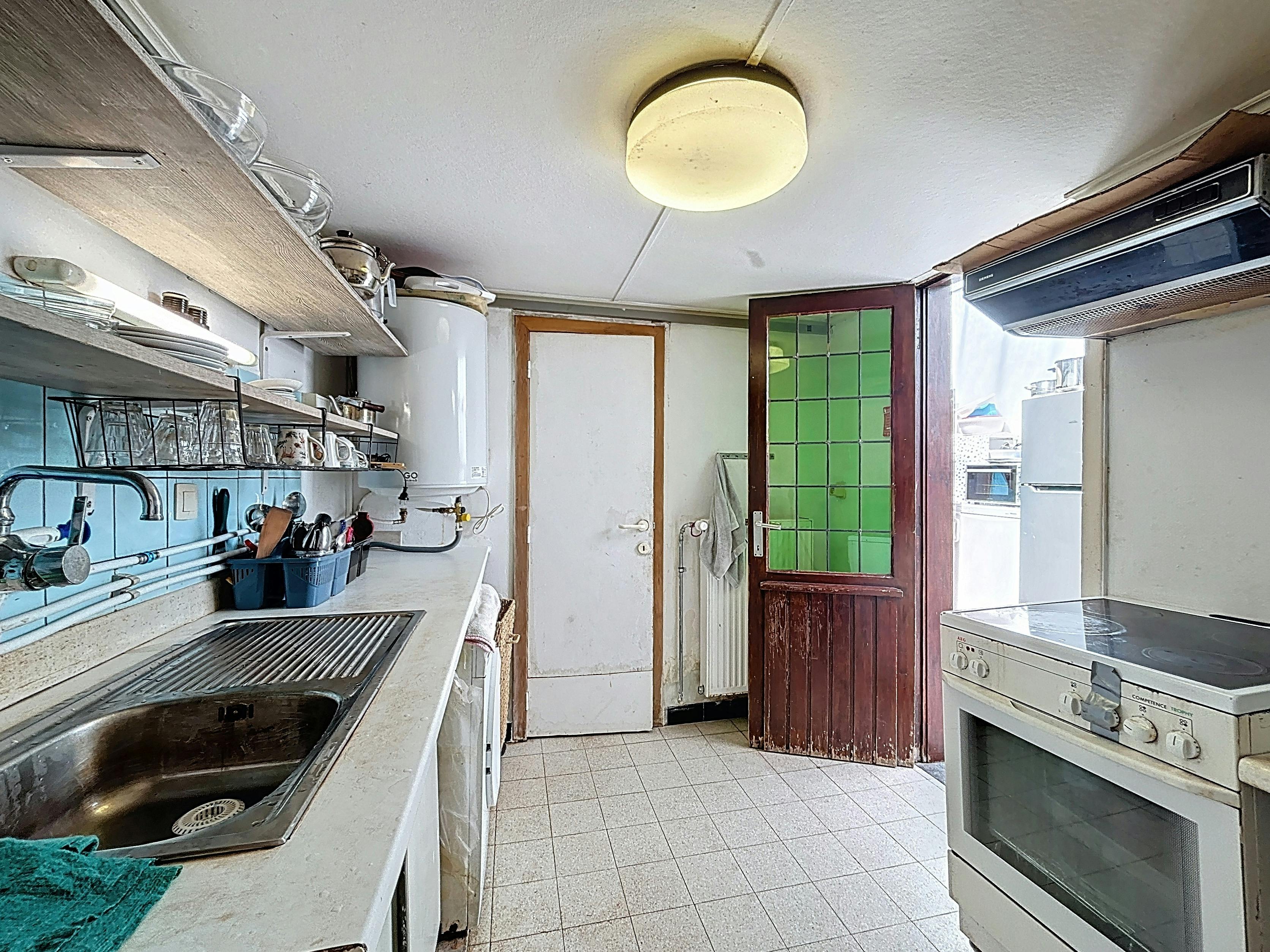 Te renoveren woning te koop in Kortrijk!  foto 8