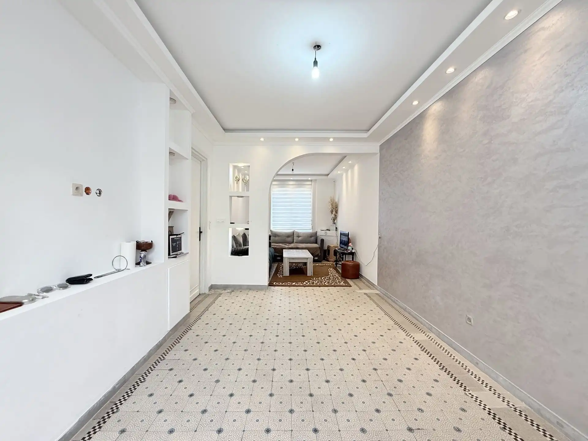 Leuke woning met 3 slk, oprit en tuin foto 2