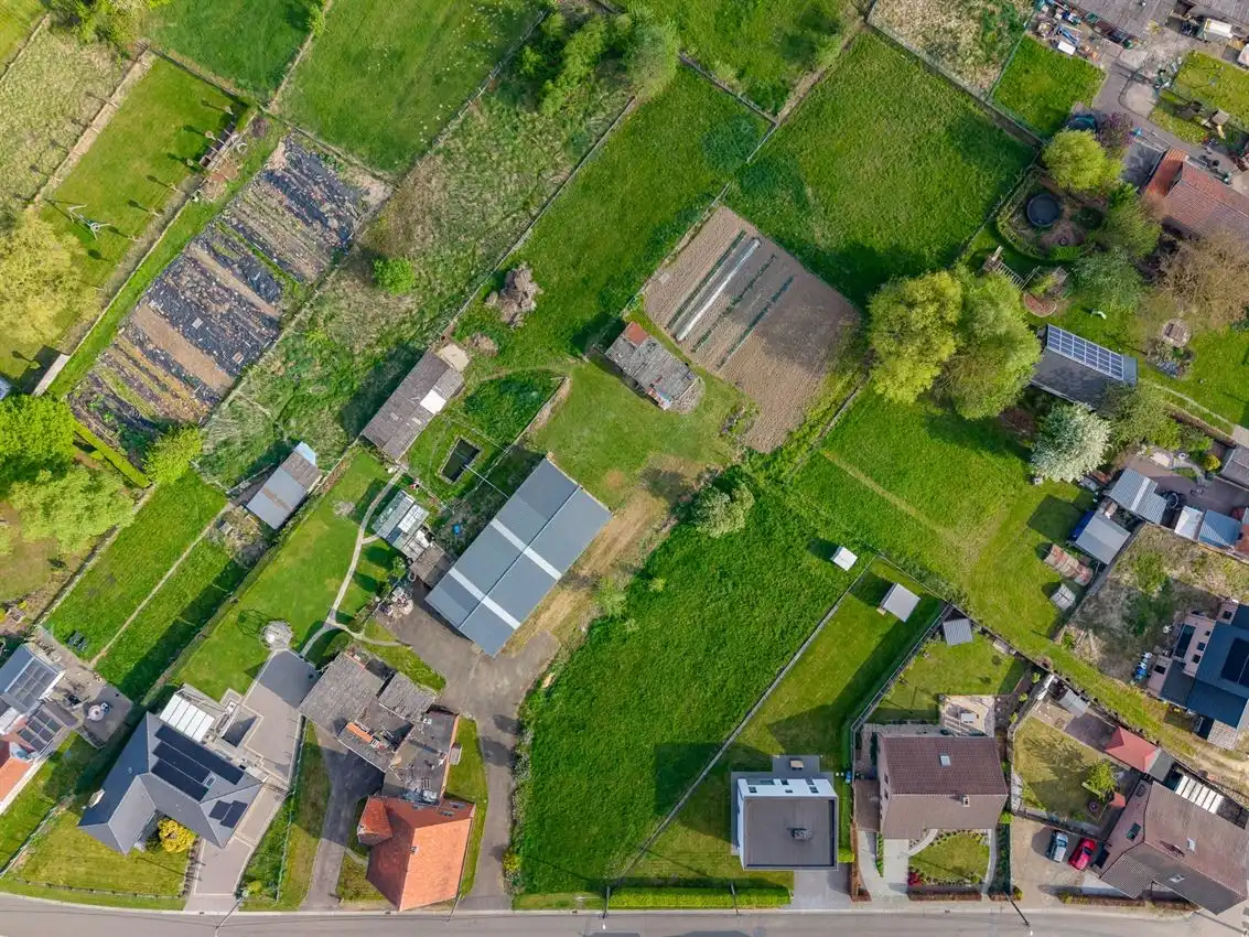 Te renoveren woning met ruimte, rust en potentieel foto 3