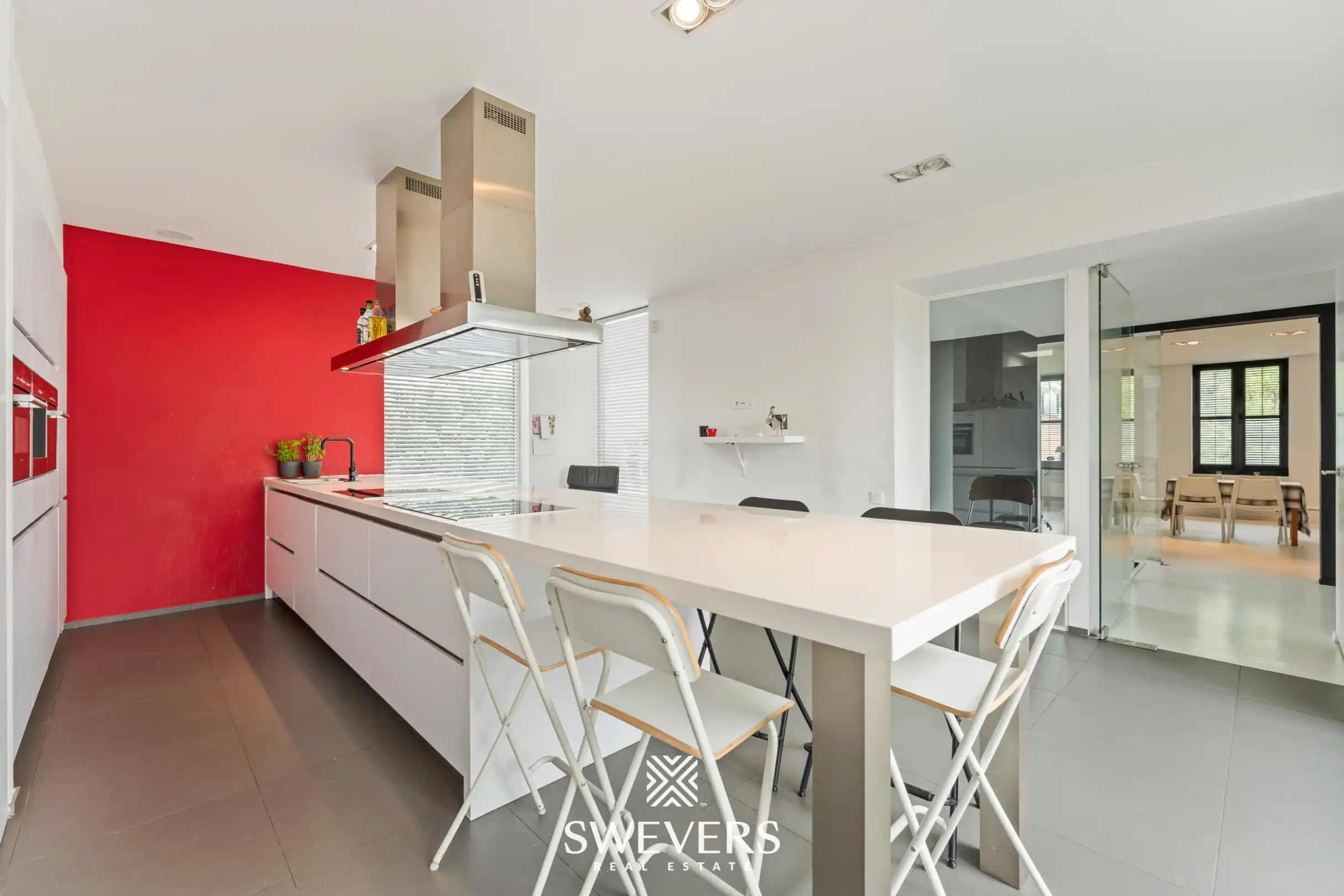 Magnifieke instapklare woning met diverse commerciële mogelijkheden en zwembad  foto 25