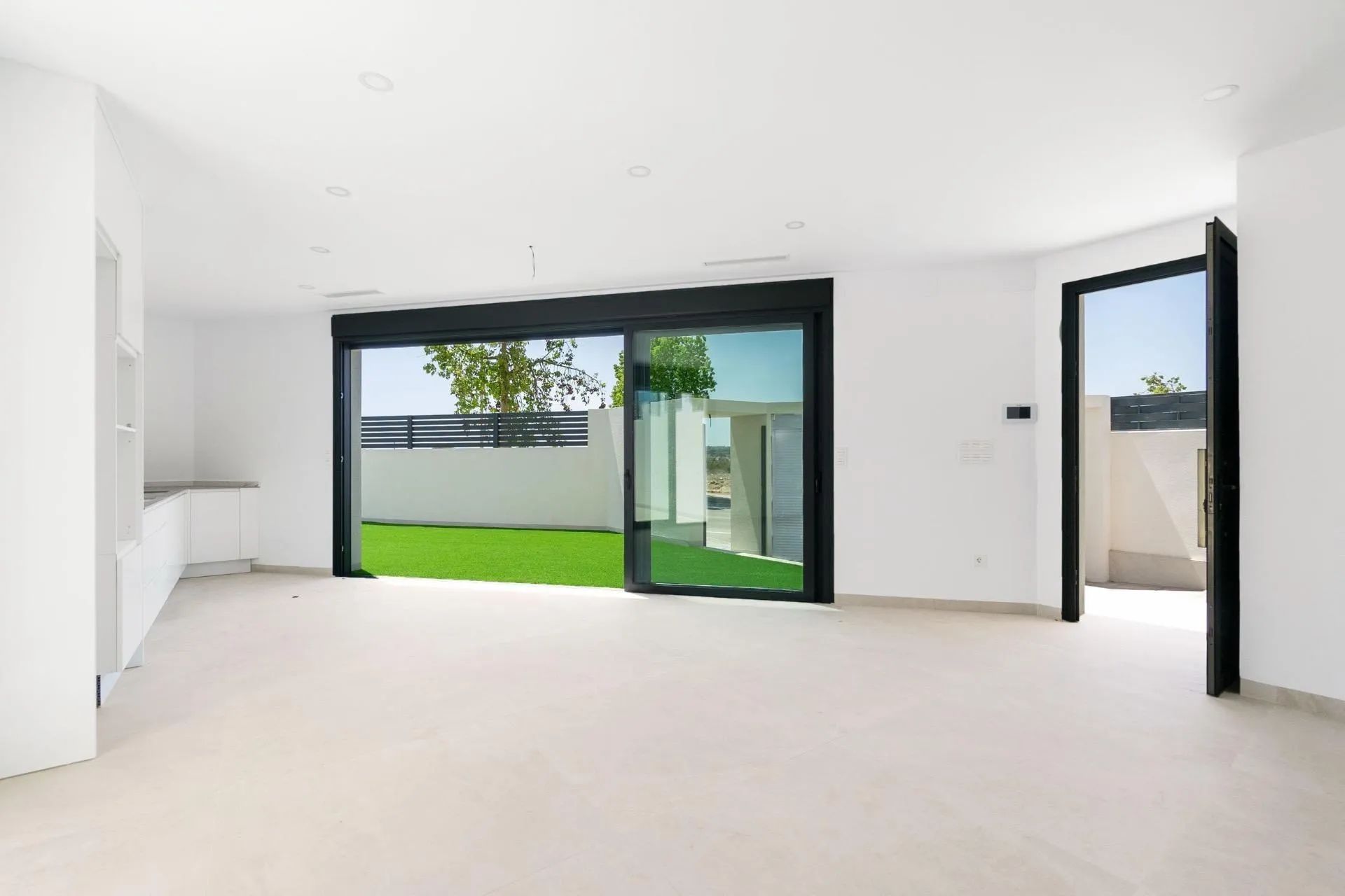 Ontdek jouw droomhuis: exclusieve halfvrijstaande villa met privézwembad in Benijofar! foto 4