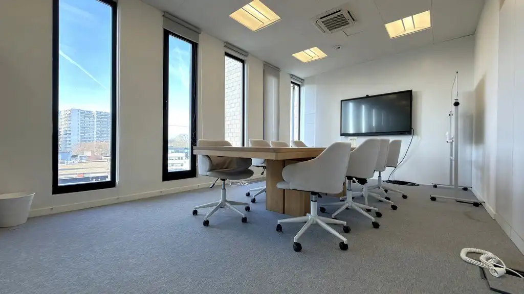 Mooi ingericht kantoor te huur in Metro Building in Antwerpen foto 6