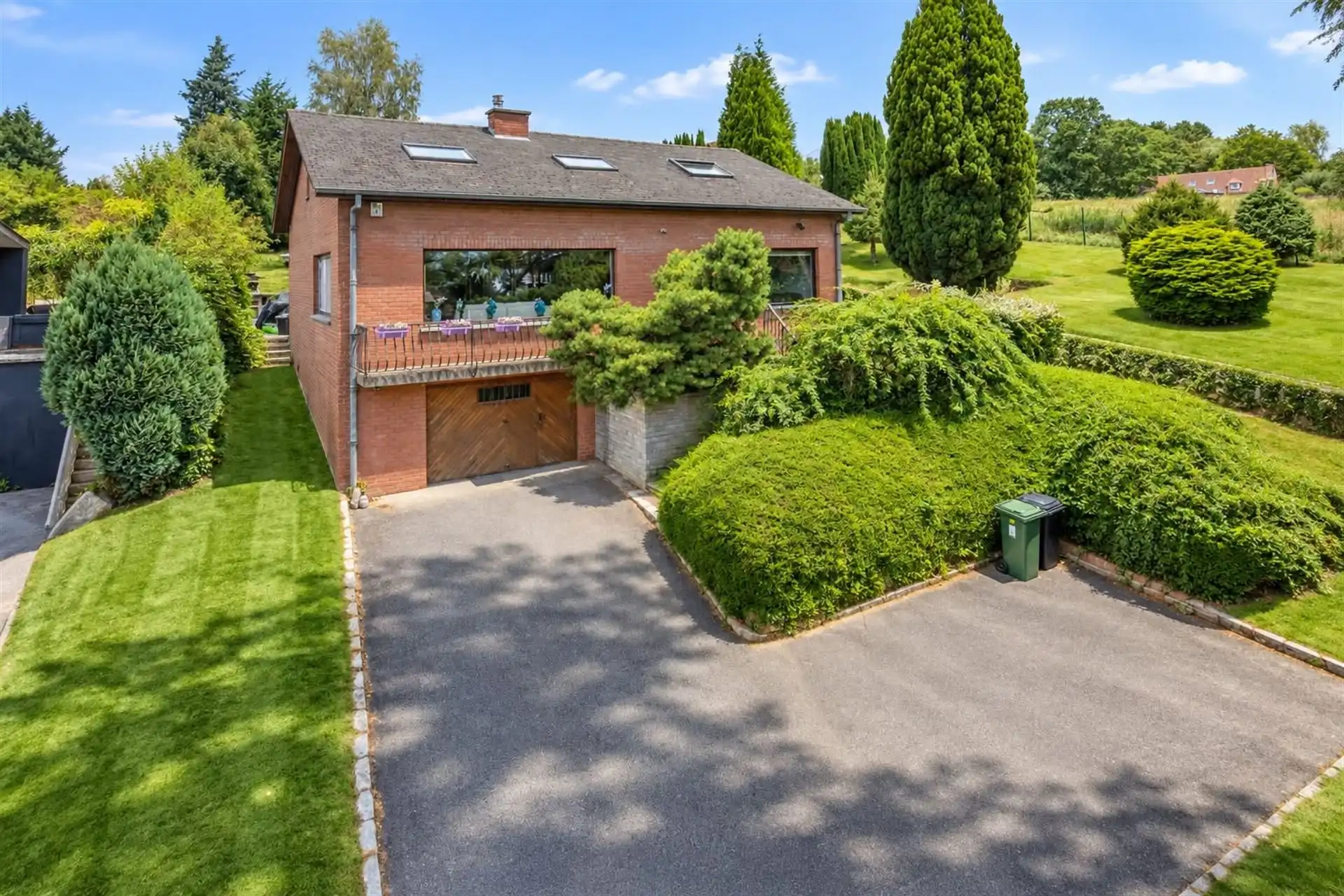 Perfect onderhouden villa in rustige straat foto 2