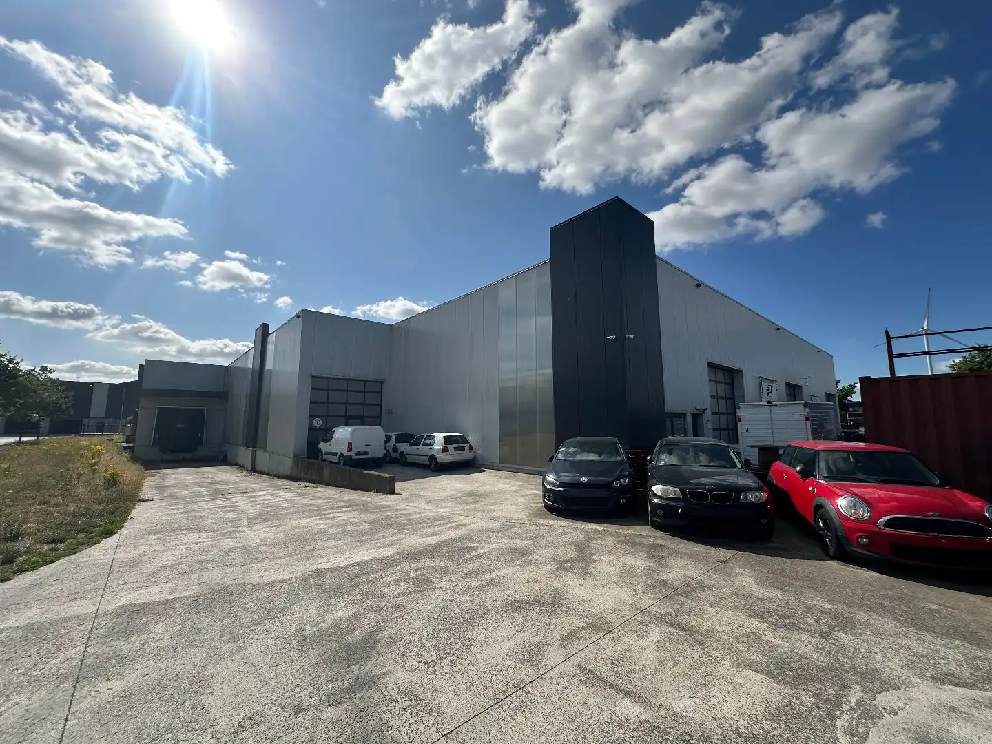 Loodsen met bureel te koop foto {{pictureIndex}}