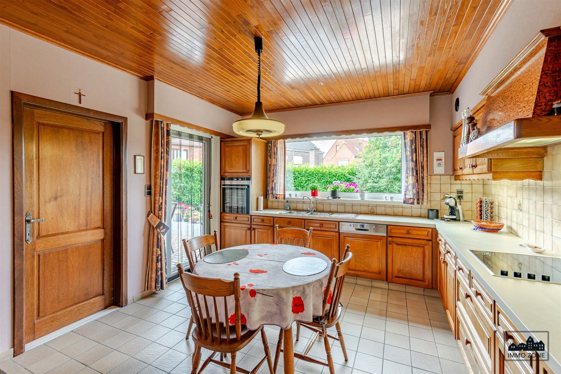 Ruime woning met 4 slaapkamers in De Klinge  foto 2