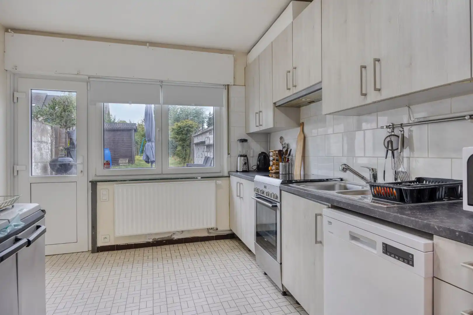 Instapklare woning met 4 slpk en ruime tuin foto 8