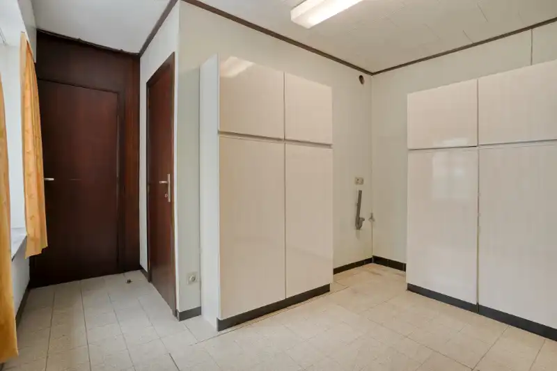 HALFOPEN BEBOUWING MET VEEL RENOVATIEPOTENTIEEL EN RUIM DAKTERRAS foto 14
