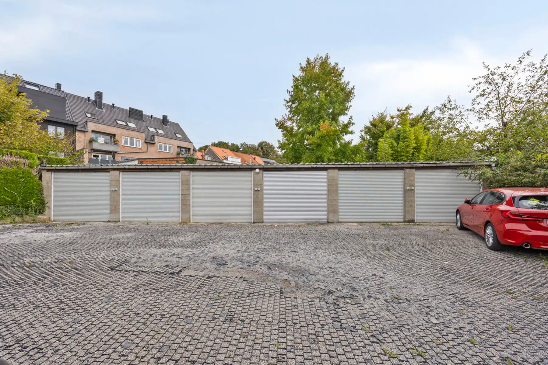 Appartementsgebouw met 5 app en achterliggende garages foto 28