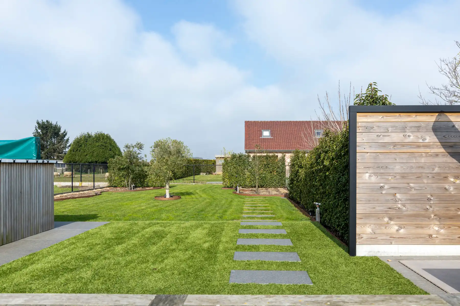 Ruime halfopen bebouwing met grote tuin en zwembad in rustige straat te Lievegem (Waarschoot) foto 22