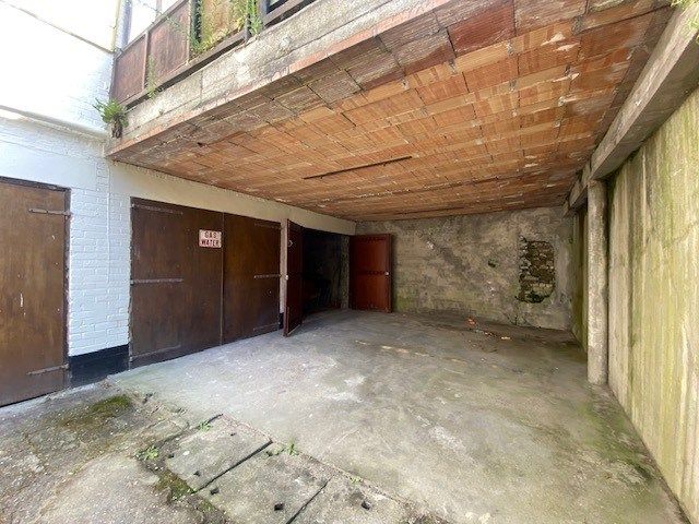 Gesloten garagebox te koop in het centrum van Sint Idesbald foto {{pictureIndex}}