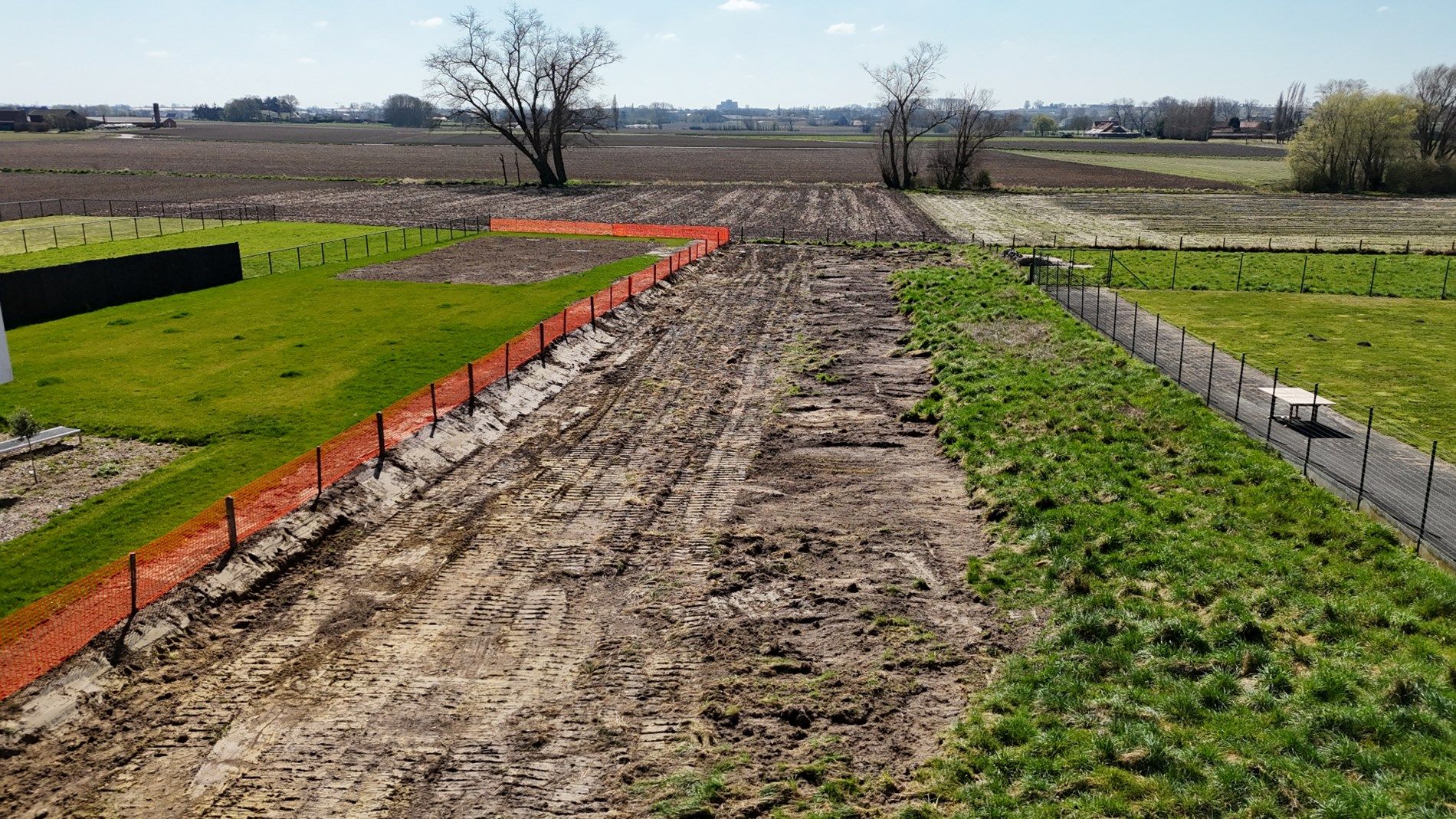 Mooi en groot perceel bouwgrond met met ver uitzicht op de natuur te Kortemark. foto 4