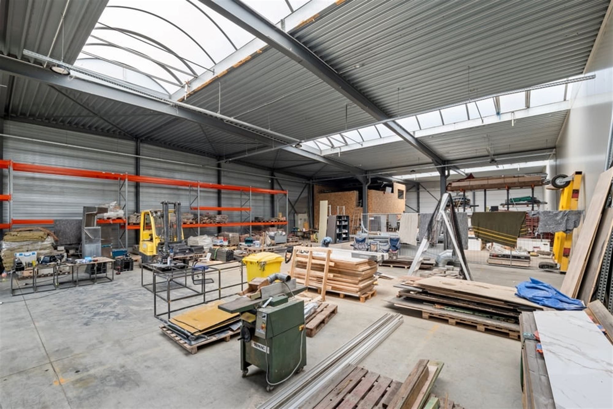 RUIME LOODS VAN 846M² IN SINT-TRUIDEN  foto 8