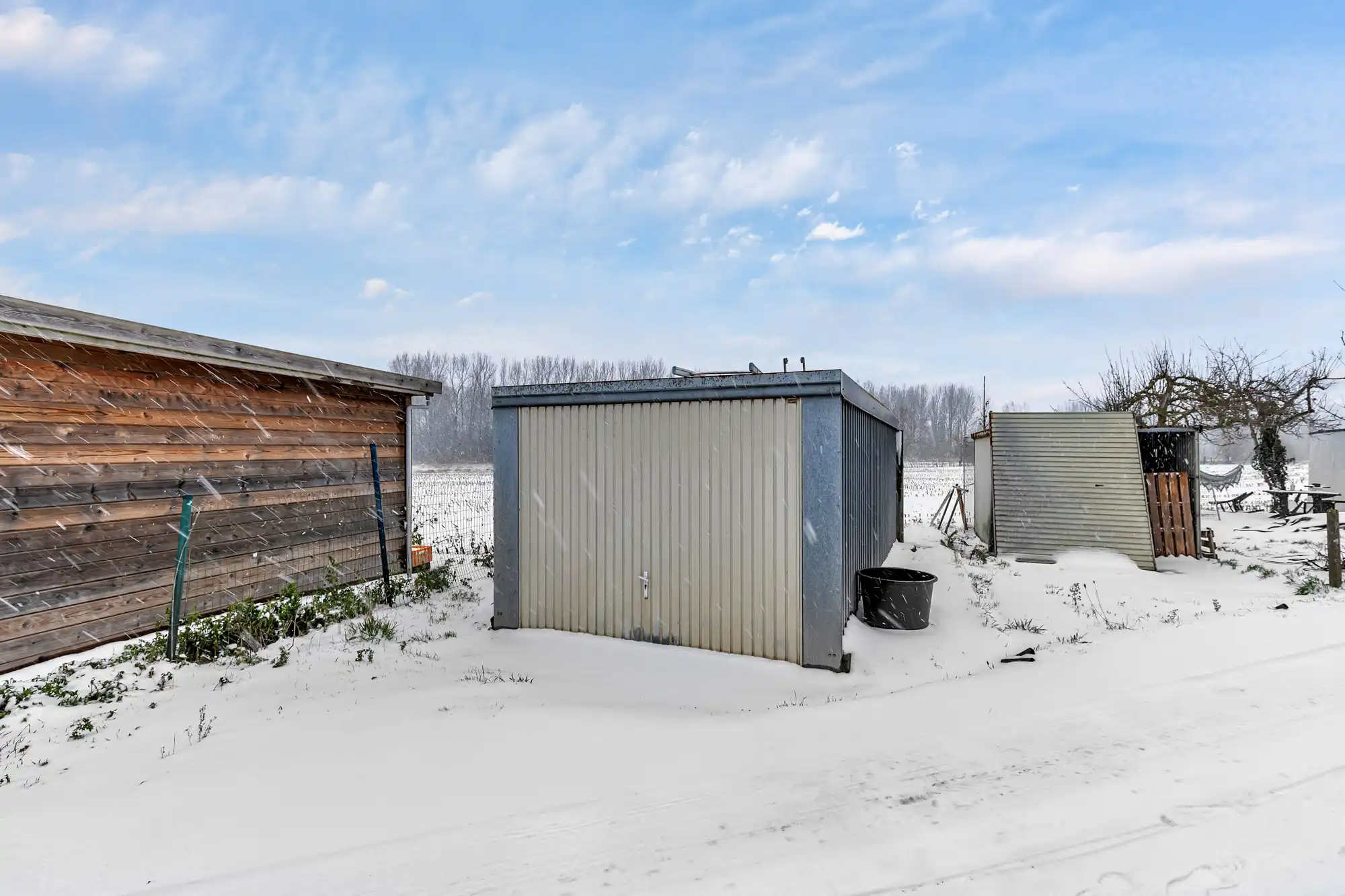 Instapklare gezinswoning met achteruitweg en garage foto 18