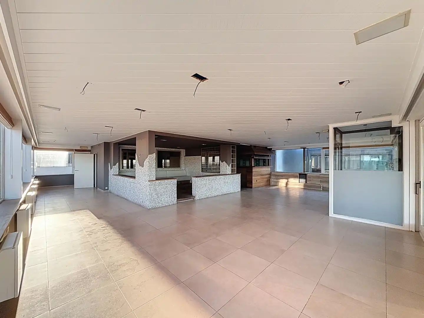 Ruim handelspand op topligging aan de Zeedijk foto 5