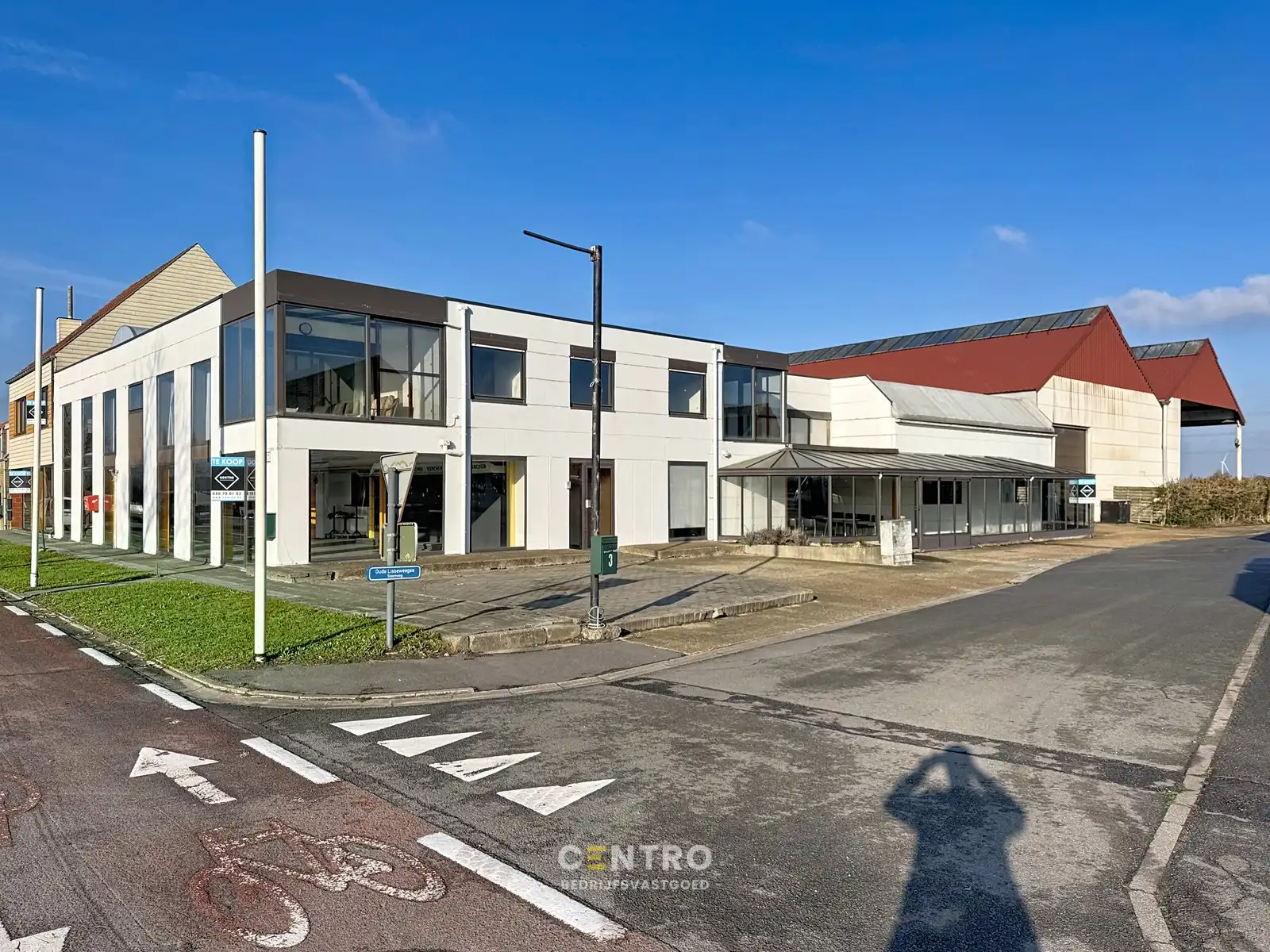 Opslagruimte met showroom en 3 verhuurde appartementen op 3.682m2! foto 40