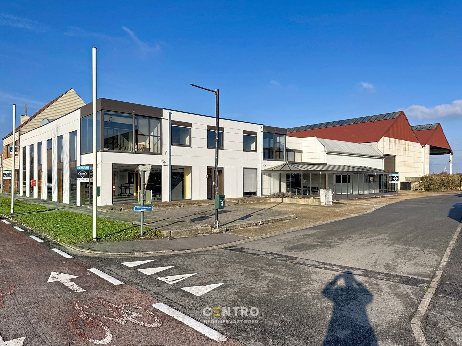 Opslagruimte met showroom en 3 verhuurde appartementen op 3.682m2! foto 38