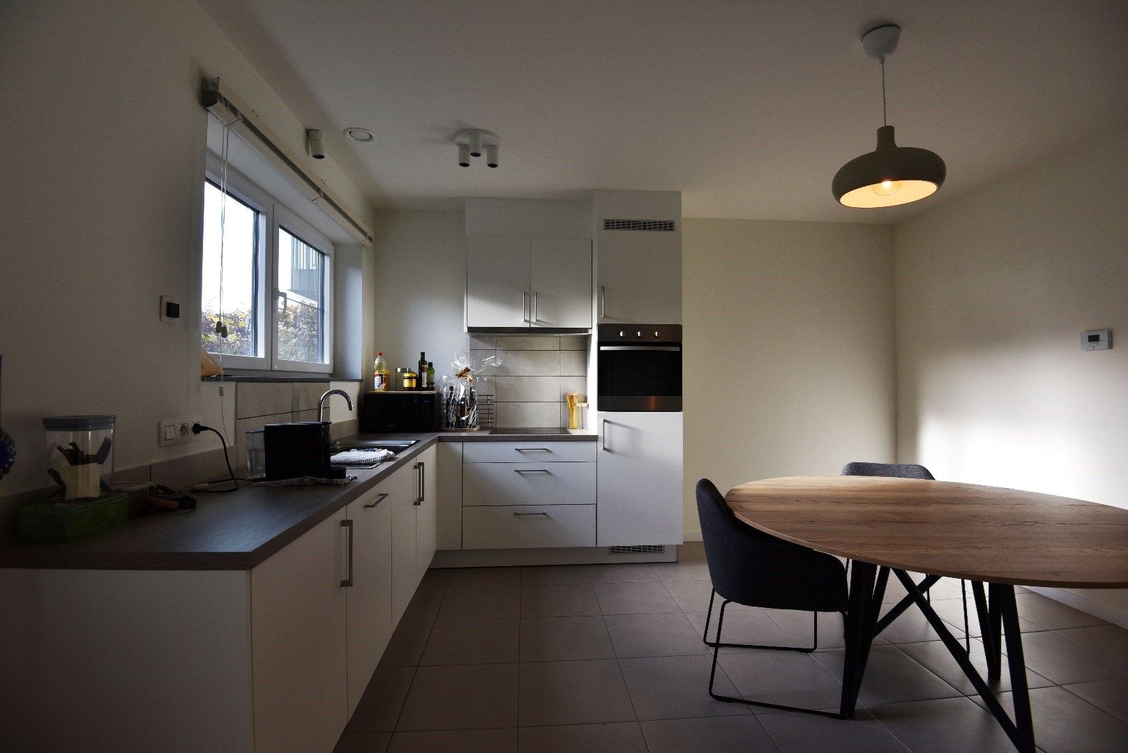 Gelijkvloers appartement met 2 slaapkamers en zonnige tuin te Maldegem centrum. foto 5