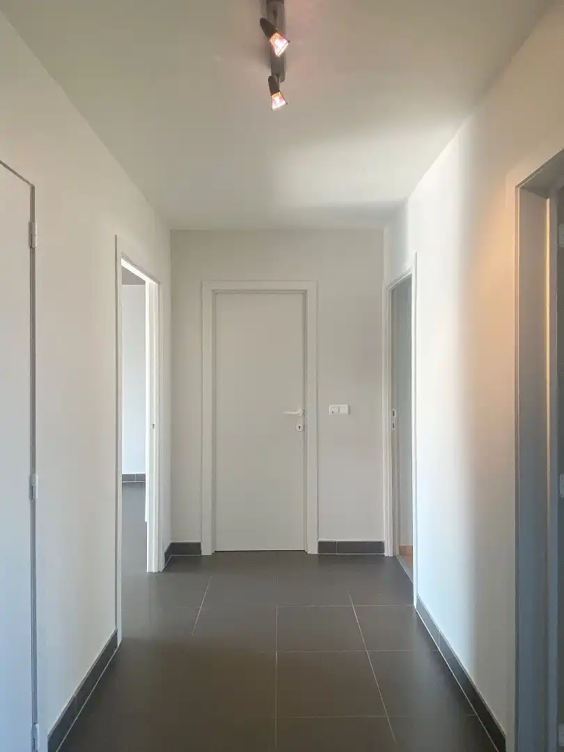 INSTAPKLAAR APPARTEMENT MET 2 SLPKS + STAANPLAATS EN KELDERBERGING foto 7