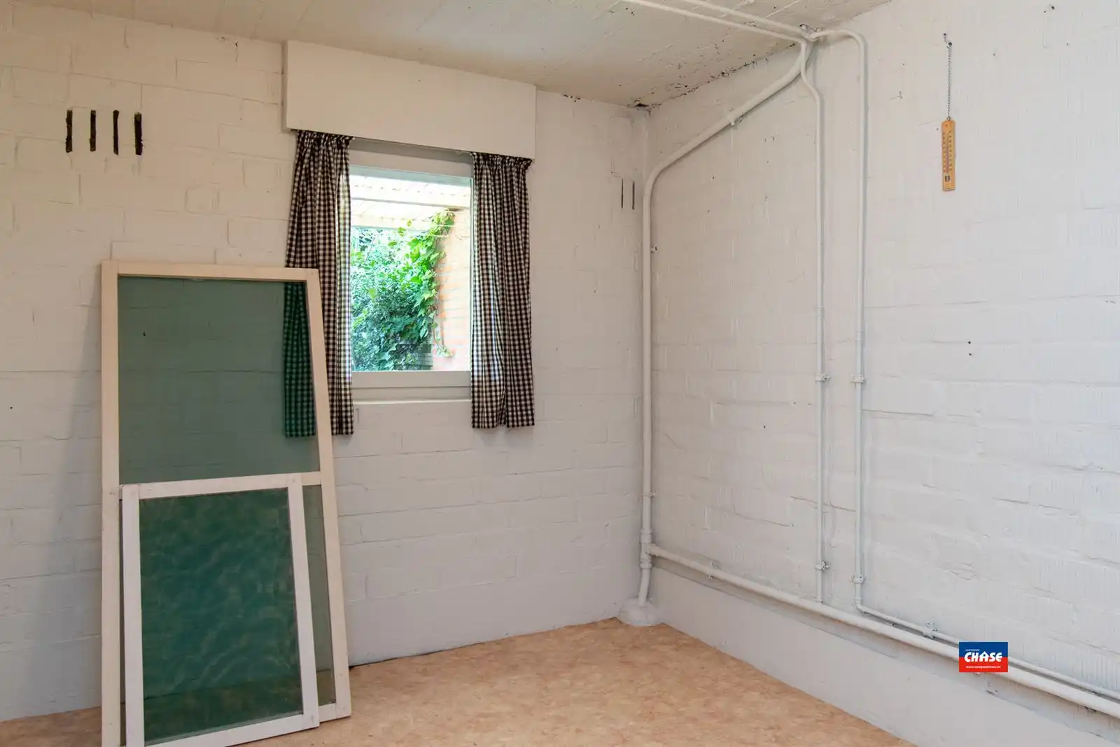 Deels te renoveren bel-étage met 3 slpks, garage + tuin foto 4