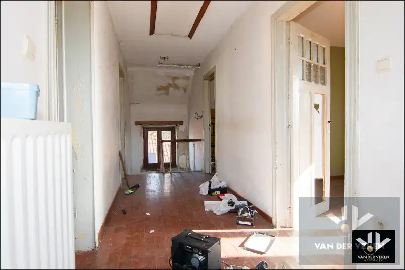 Karaktervolle, te renoveren woning op een perceel van ruim 12 aren. Ideaal gelegen nabij het centrum van Tongeren! foto 14