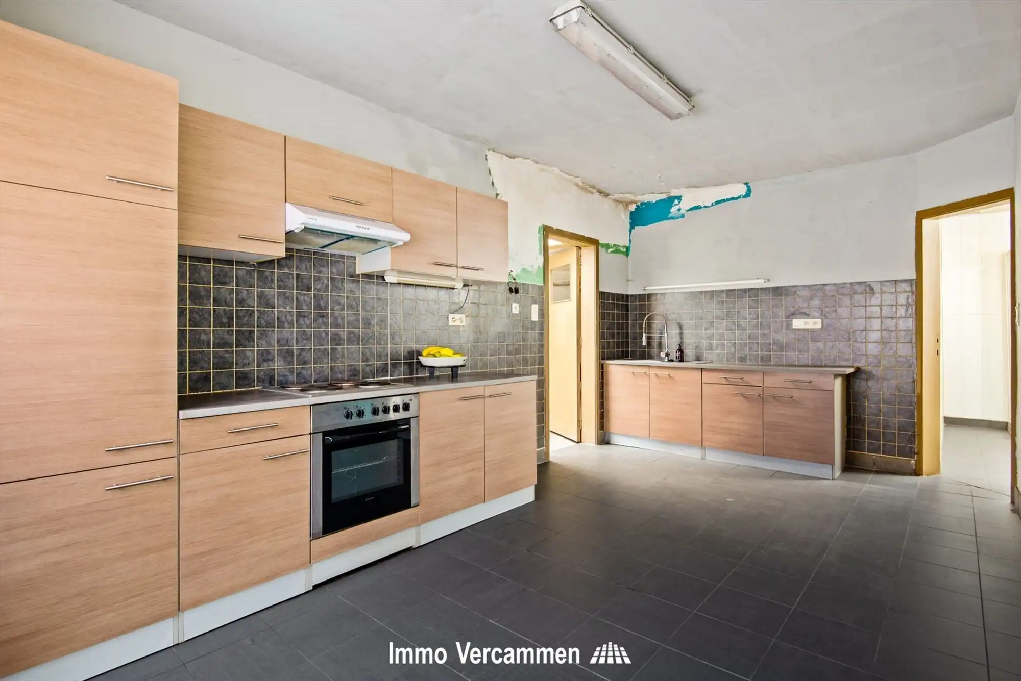 Grondig te renoveren, gelijkvloerse woning te Beerzel. foto 5