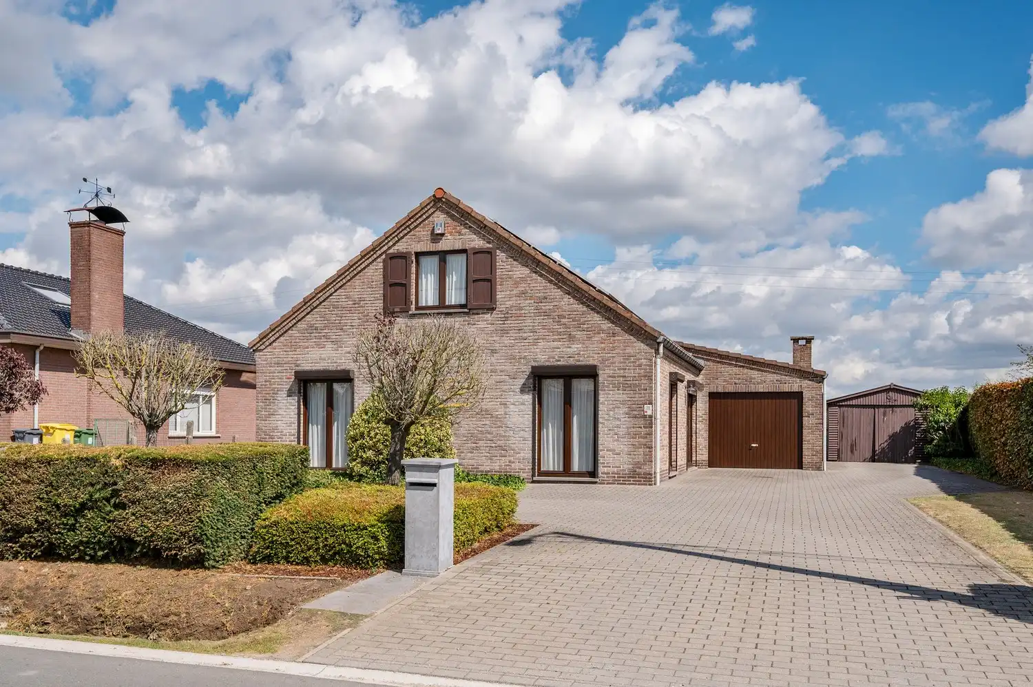 Instapklare open bebouwing op een ruim perceel van 1.185 m², landelijk gelegen met een prachtig vrij uitzicht aan de achterzijde. foto 3