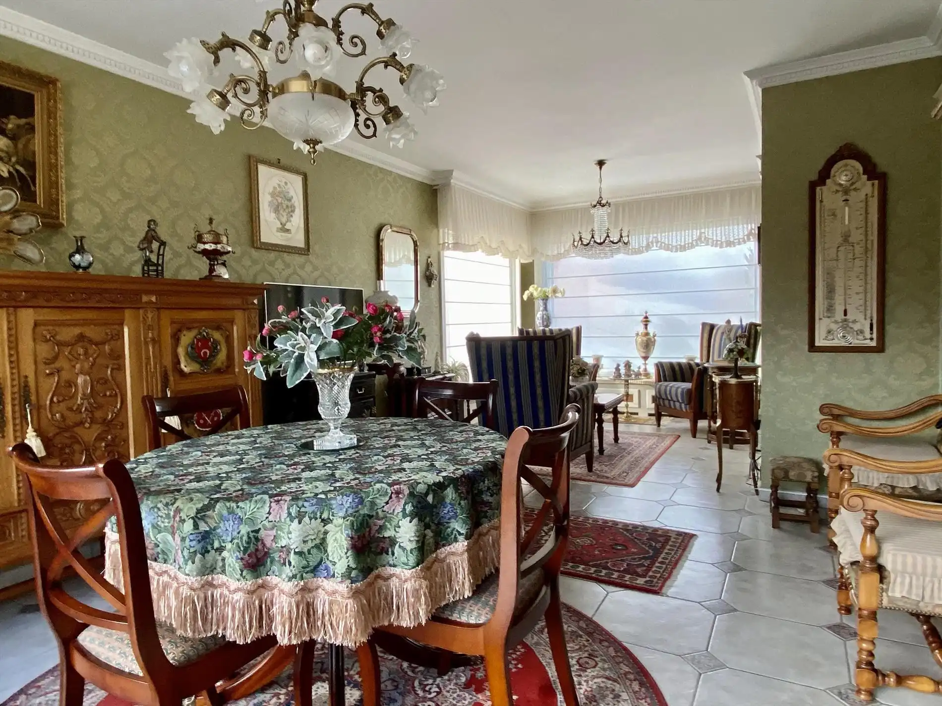 Halfopen woning in rustige buurt met 4 slaapkamers, tuin, garage. foto 4