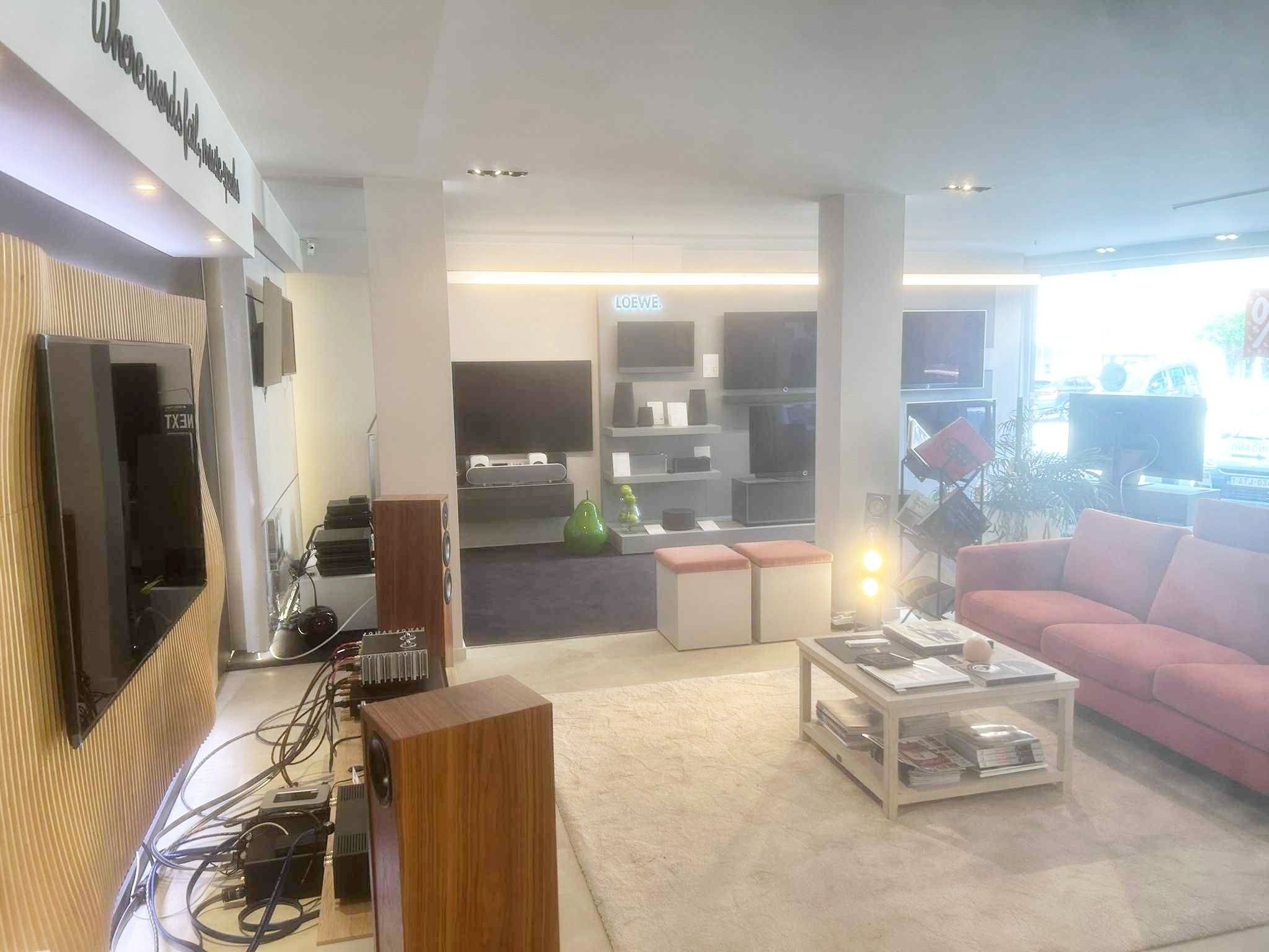 GOED GELEGEN KANTOOR OF WINKEL MET GARAGE foto 3