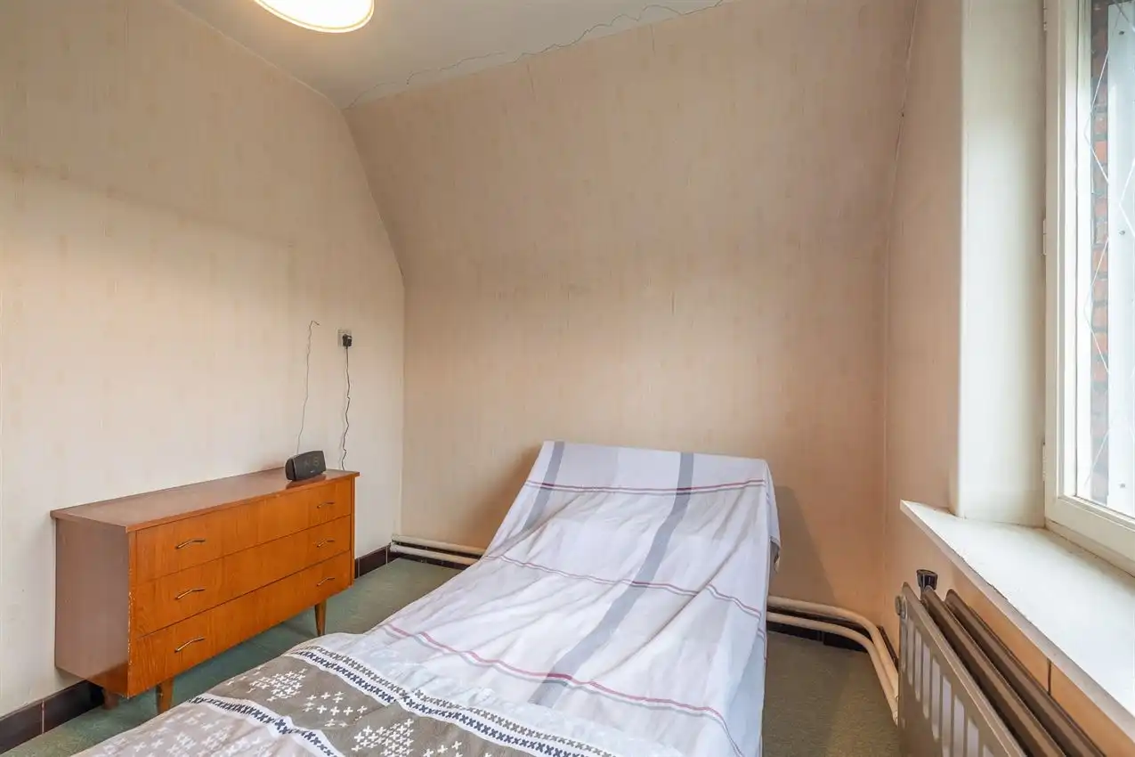 Vlakbij ingang merodebossen, soldie woning met potentieel foto 42