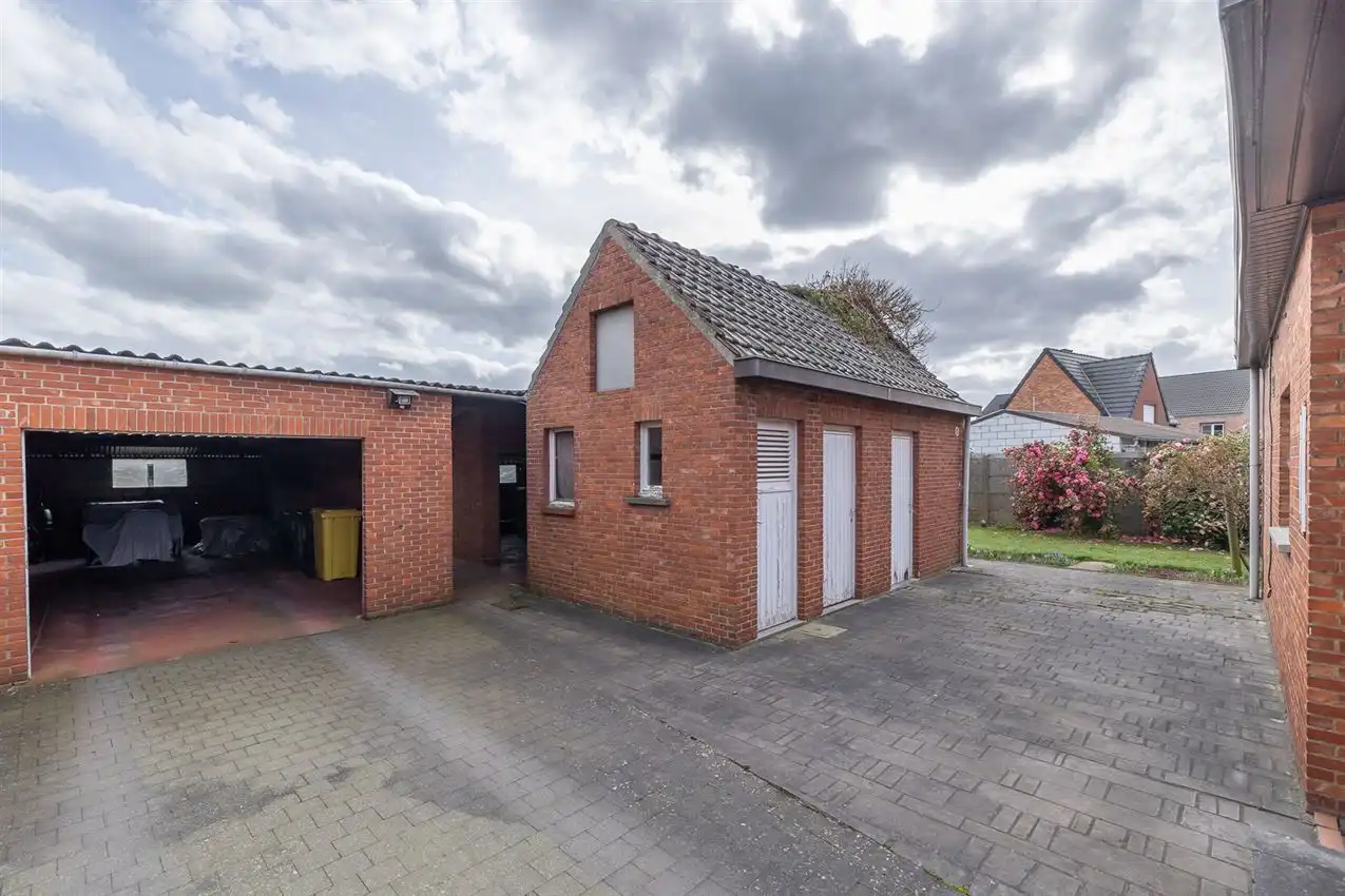 Rustig gelegen te renoveren woning met 3 slk foto 42