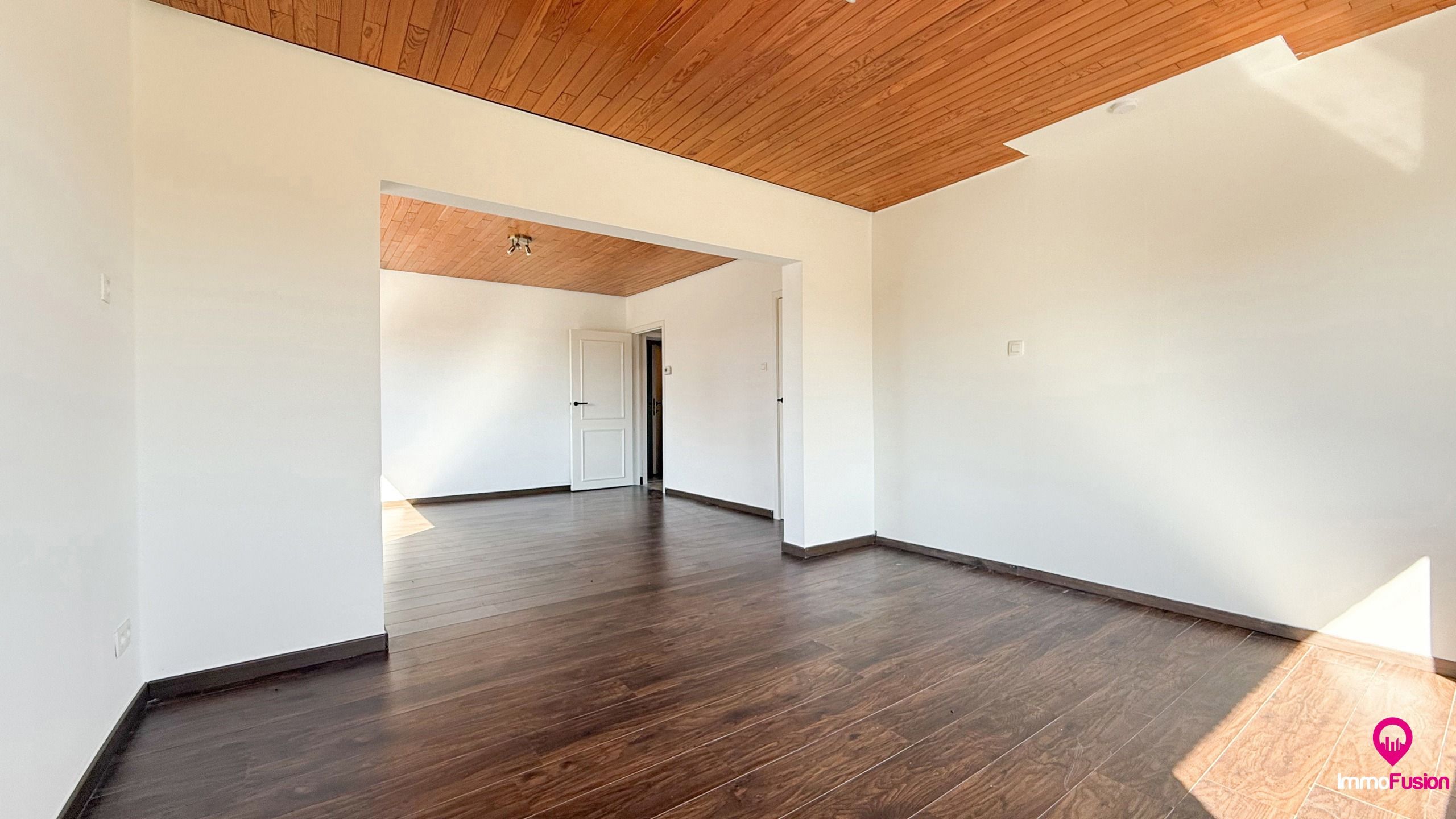 Charmante woning met 3 slaapkamers en ruime tuin! foto 3