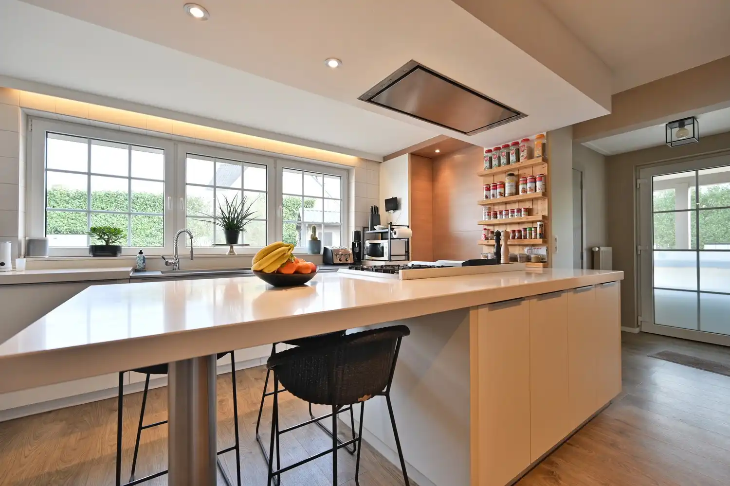 Karaktervolle woning met B&B in Veldwezelt foto 8