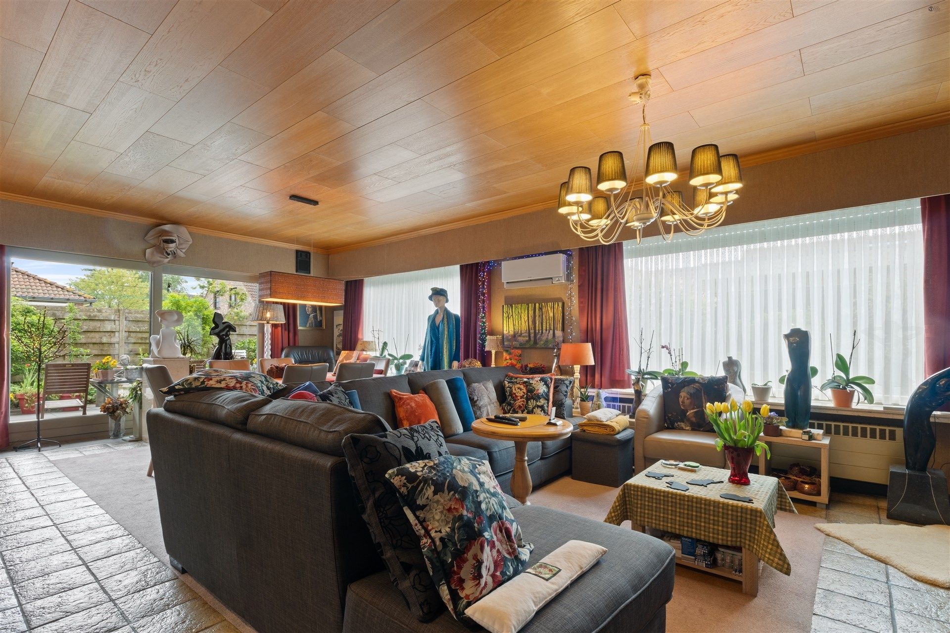 Rustig gelegen bungalow op 578m² grond met 33 zonnepanelen foto 5