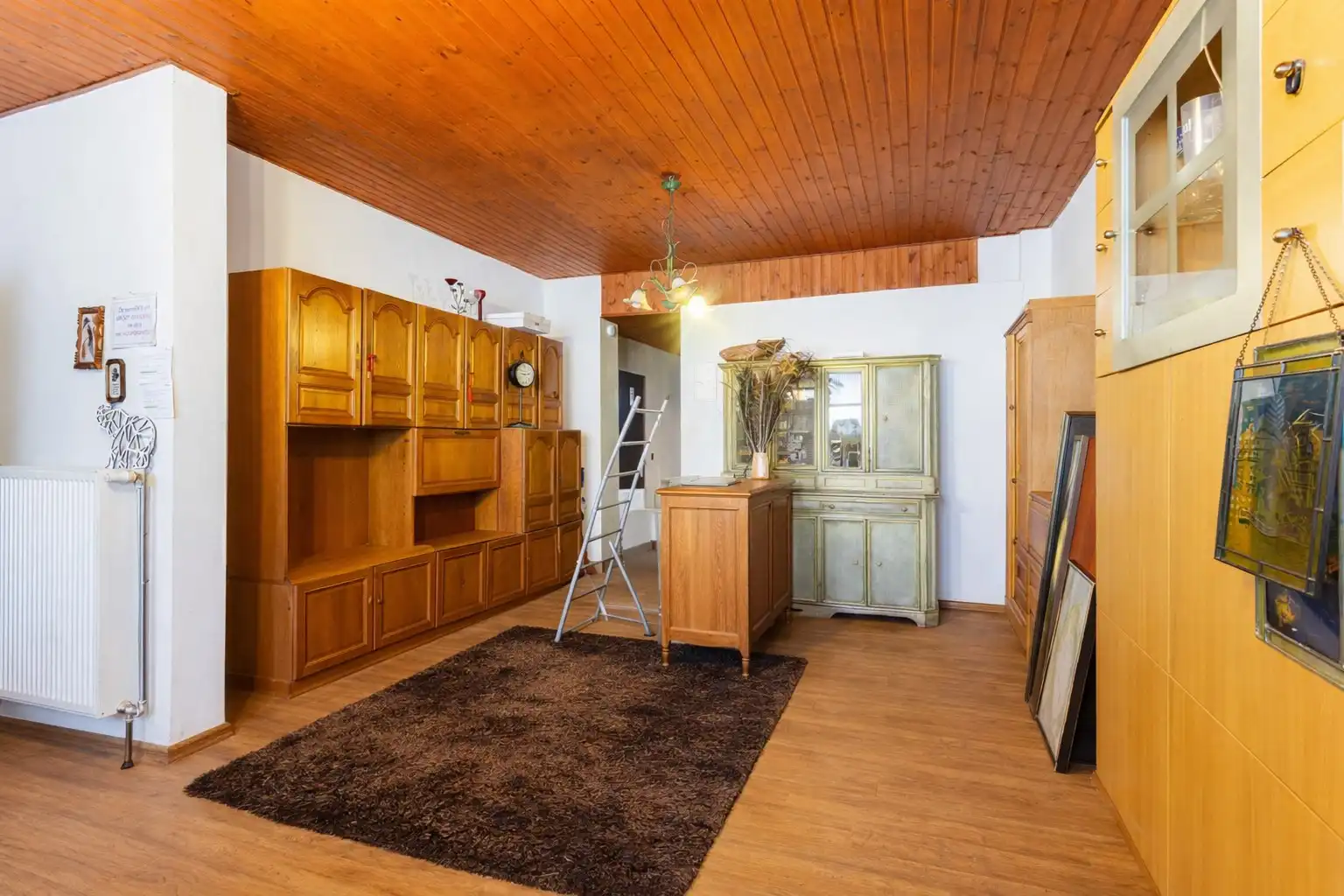 Ruime te renoveren woning met top potentieel en zwembad foto 8