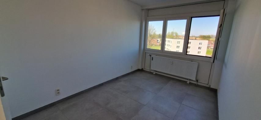 Volledig vernieuwd APPARTEMENT op de 4de verdieping met 2 slaapkamers, ondergrondse kelder en garage in het hoofdgebouw foto 30